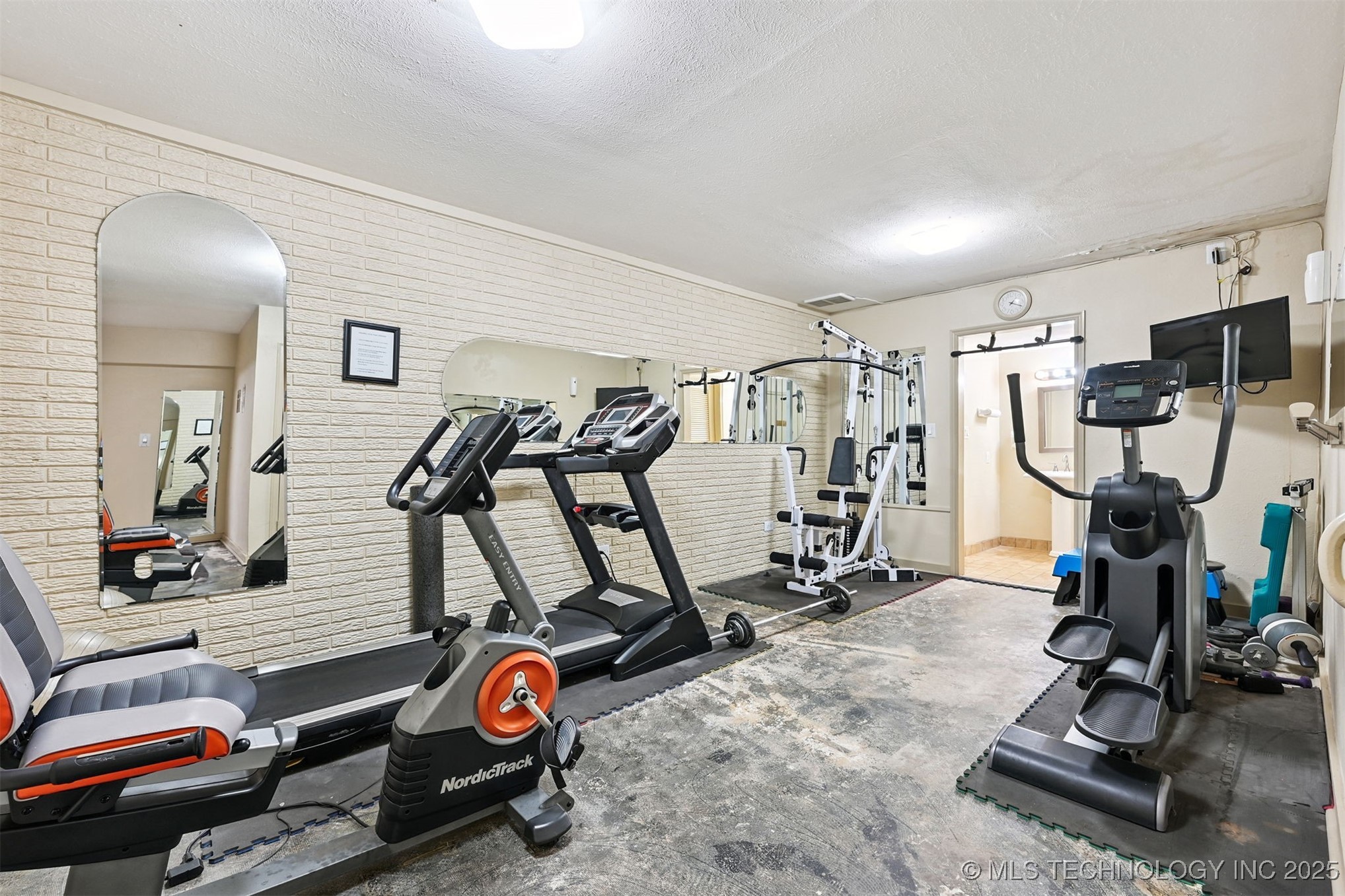 6 E 22nd Street A-205