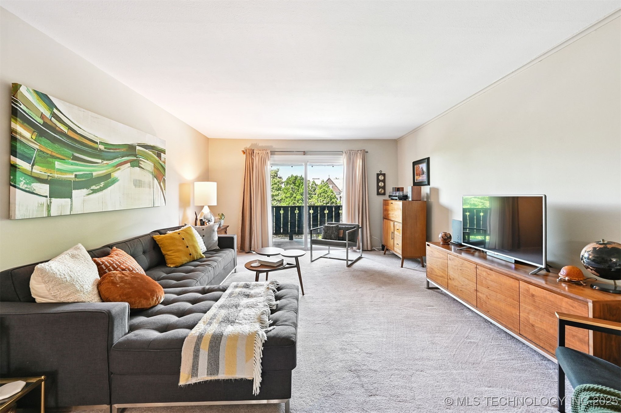 6 E 22nd Street A-205