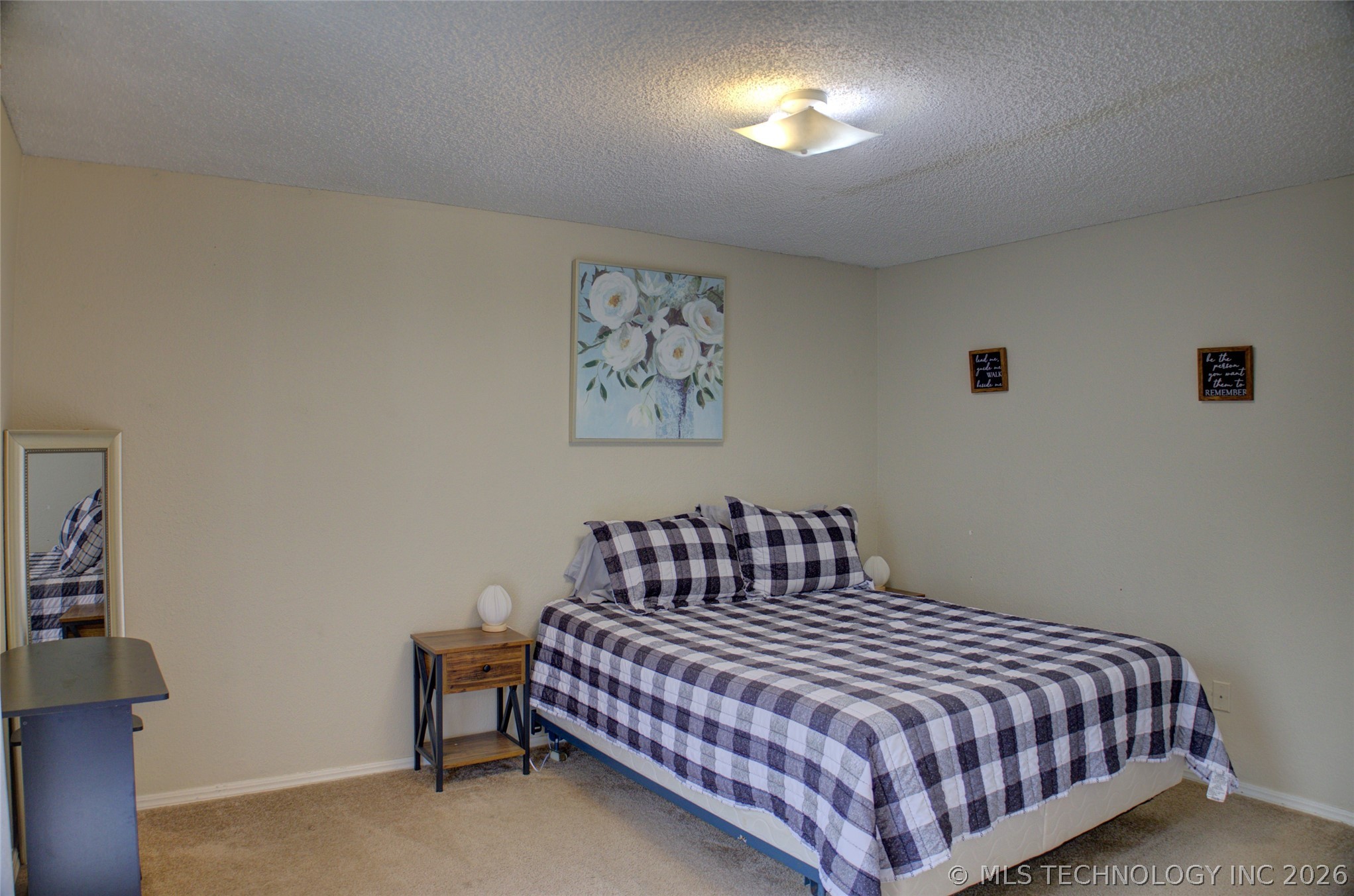 1811 W El Paso Place