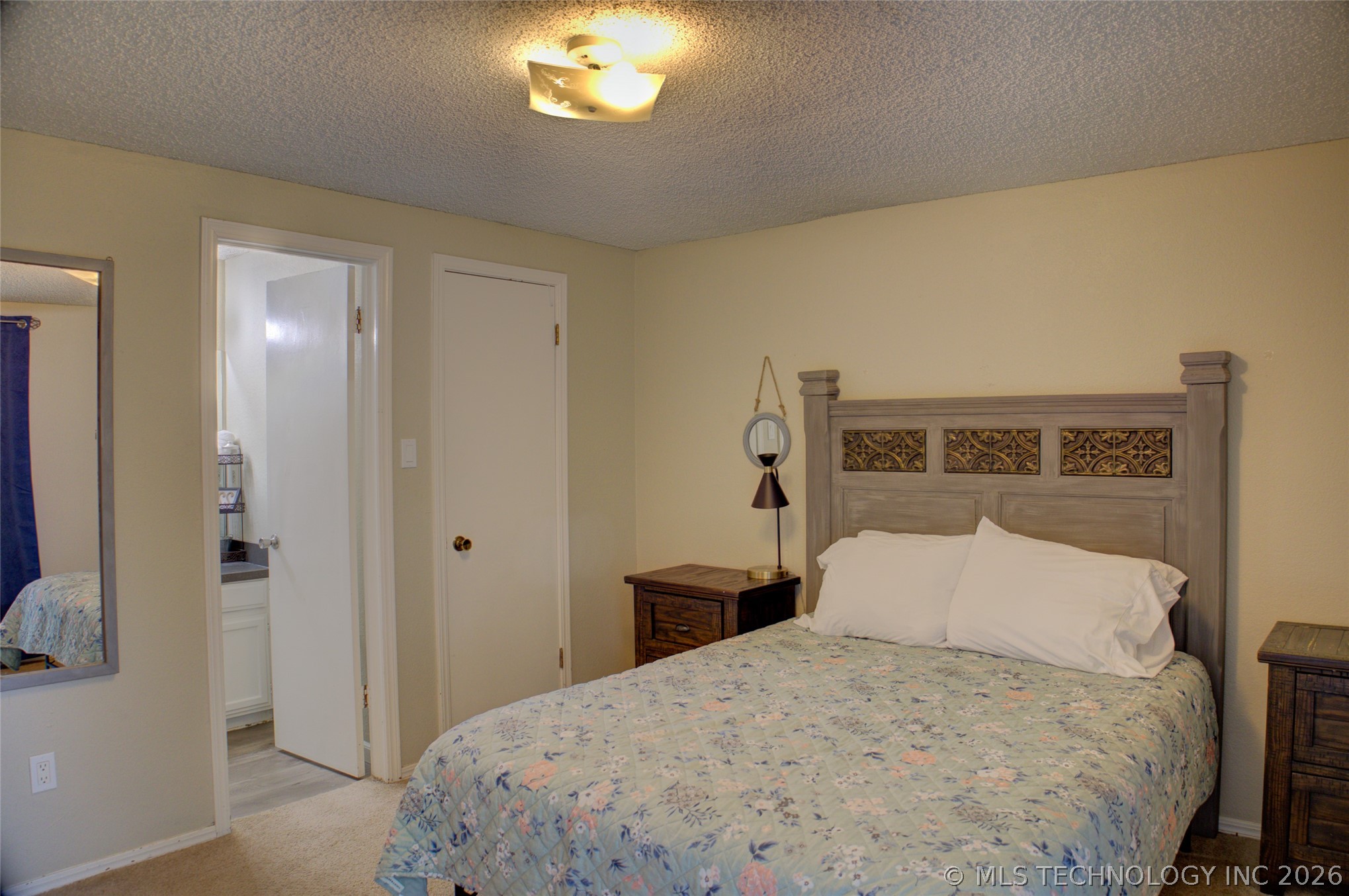 1811 W El Paso Place