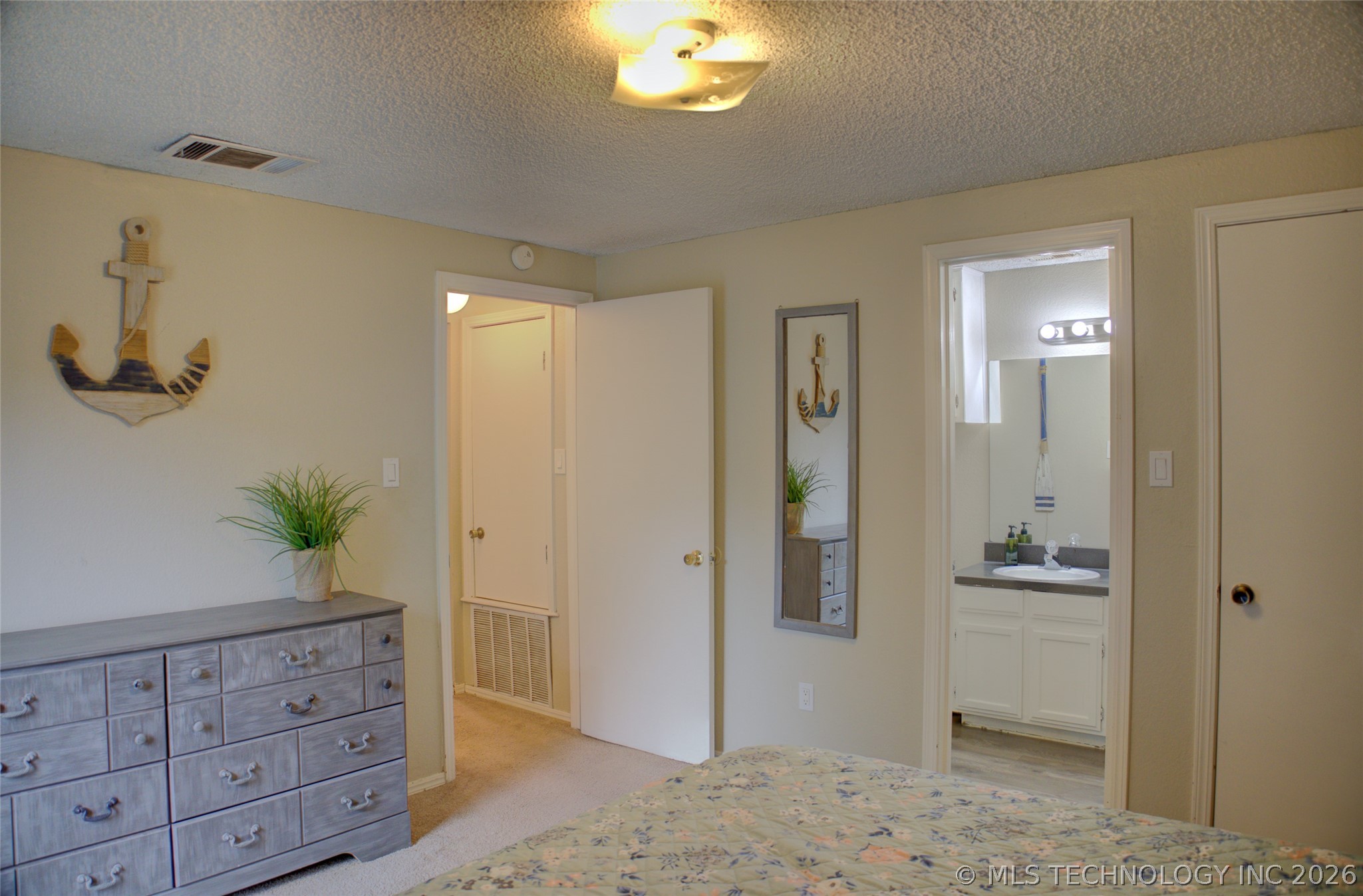 1811 W El Paso Place