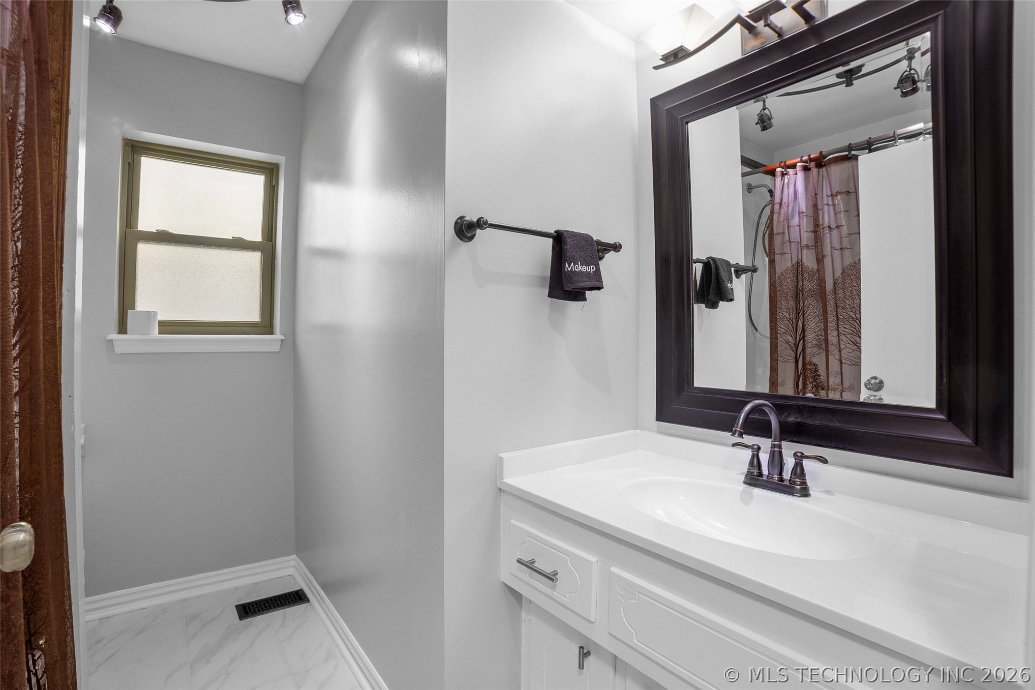 6525 E 56th Place