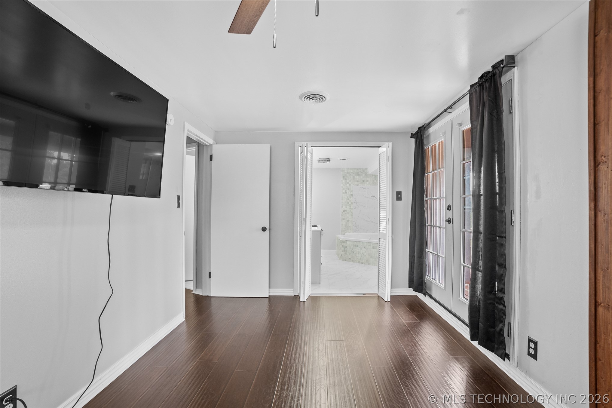 6525 E 56th Place