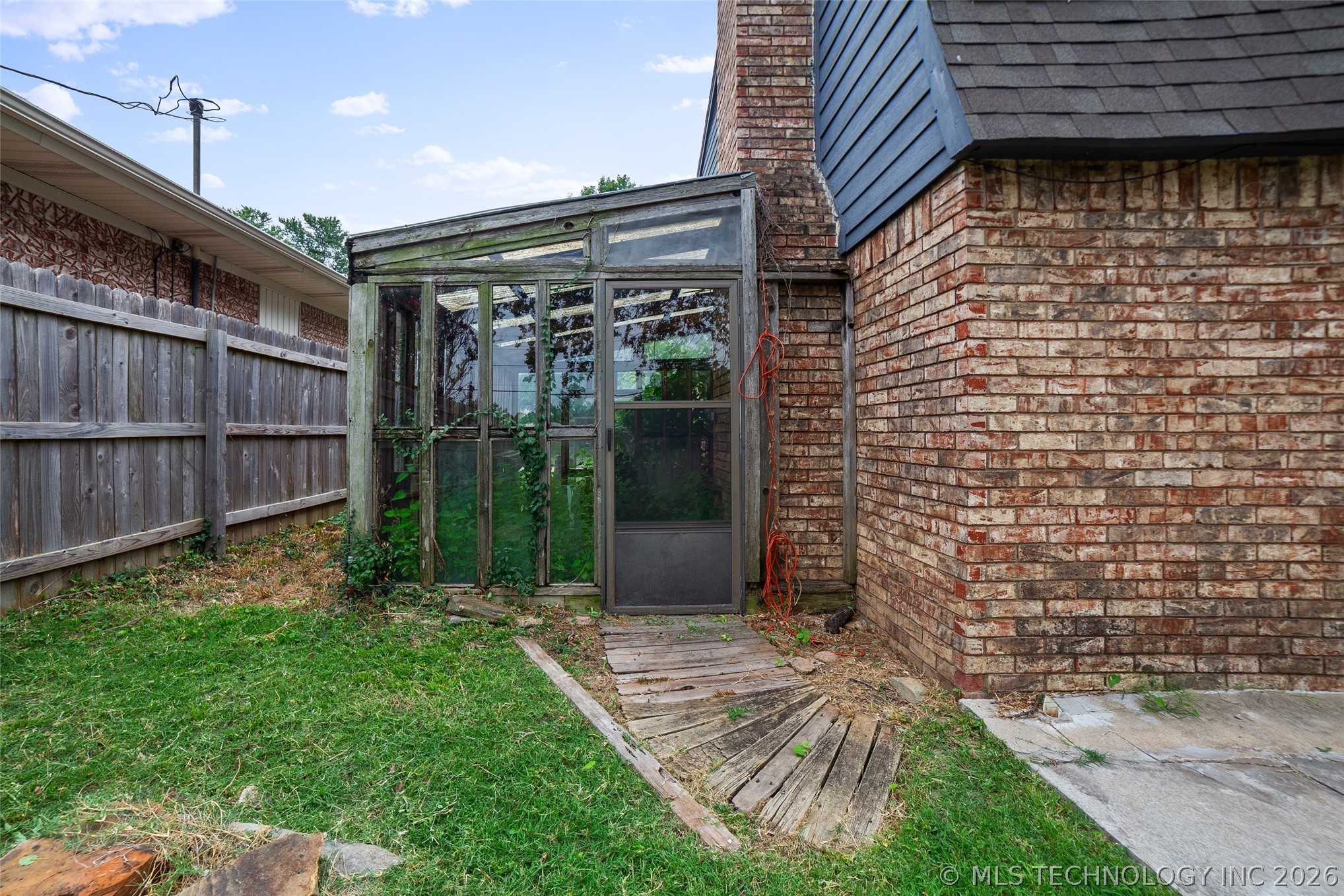 6525 E 56th Place