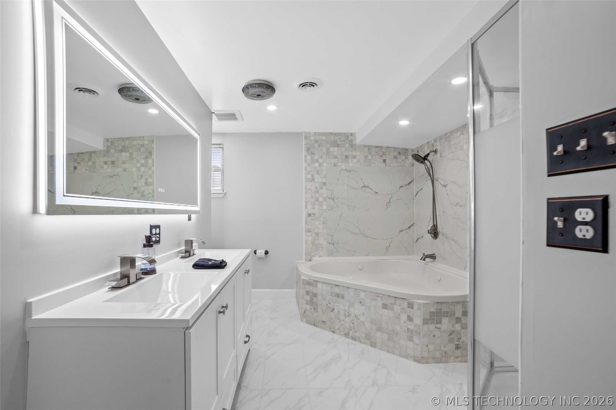 6525 E 56th Place