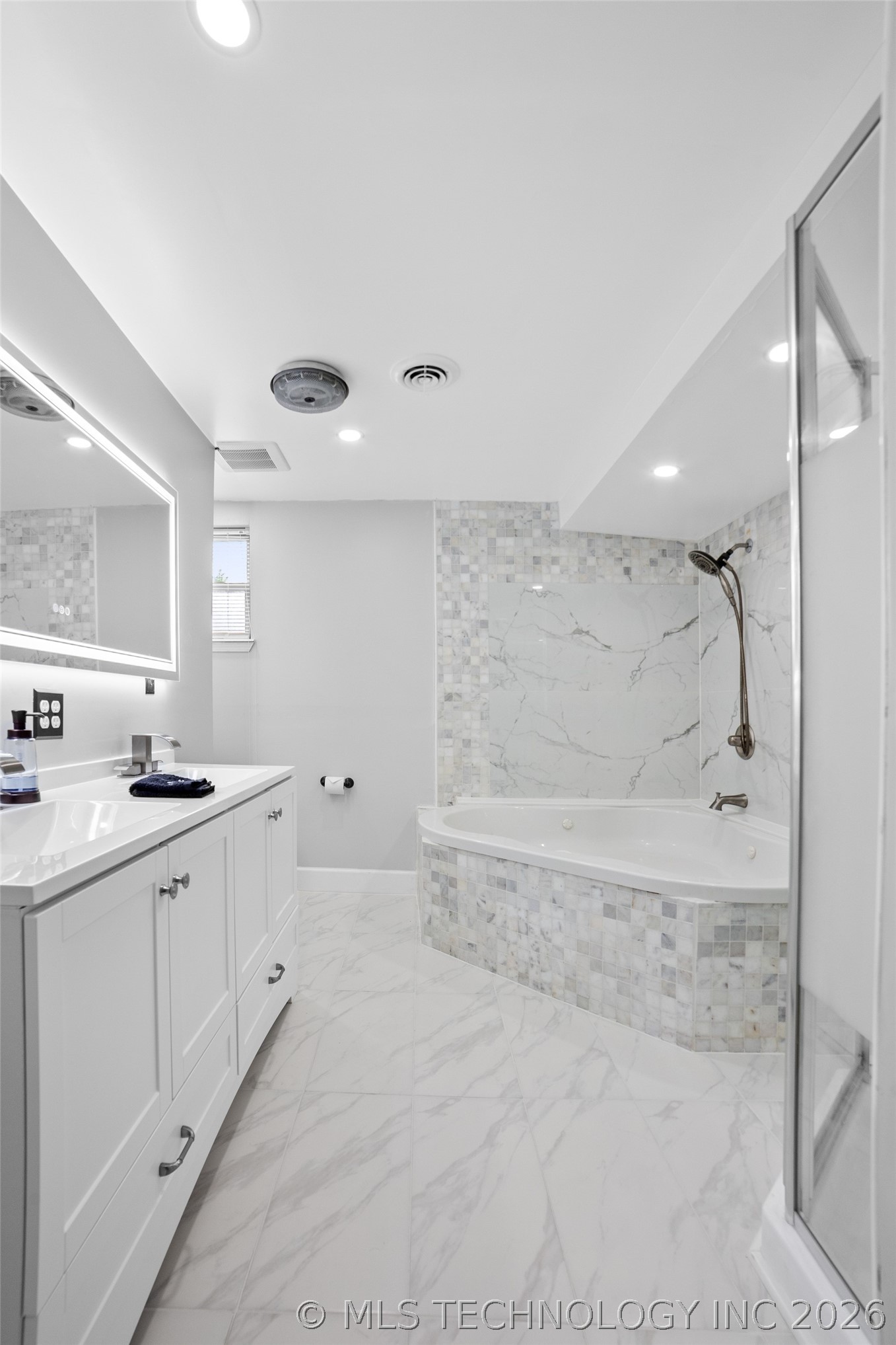6525 E 56th Place