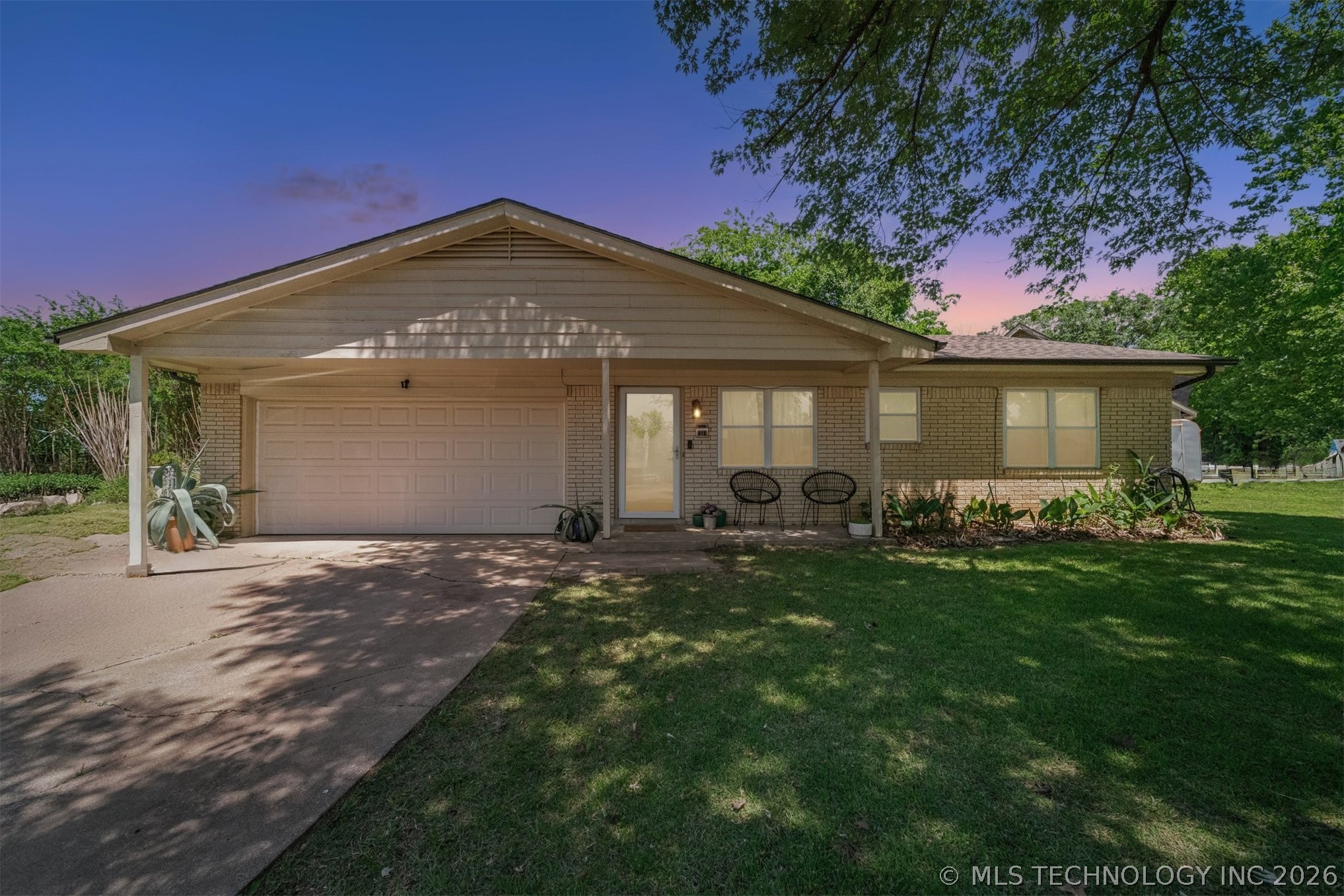 812 W Atlanta Place