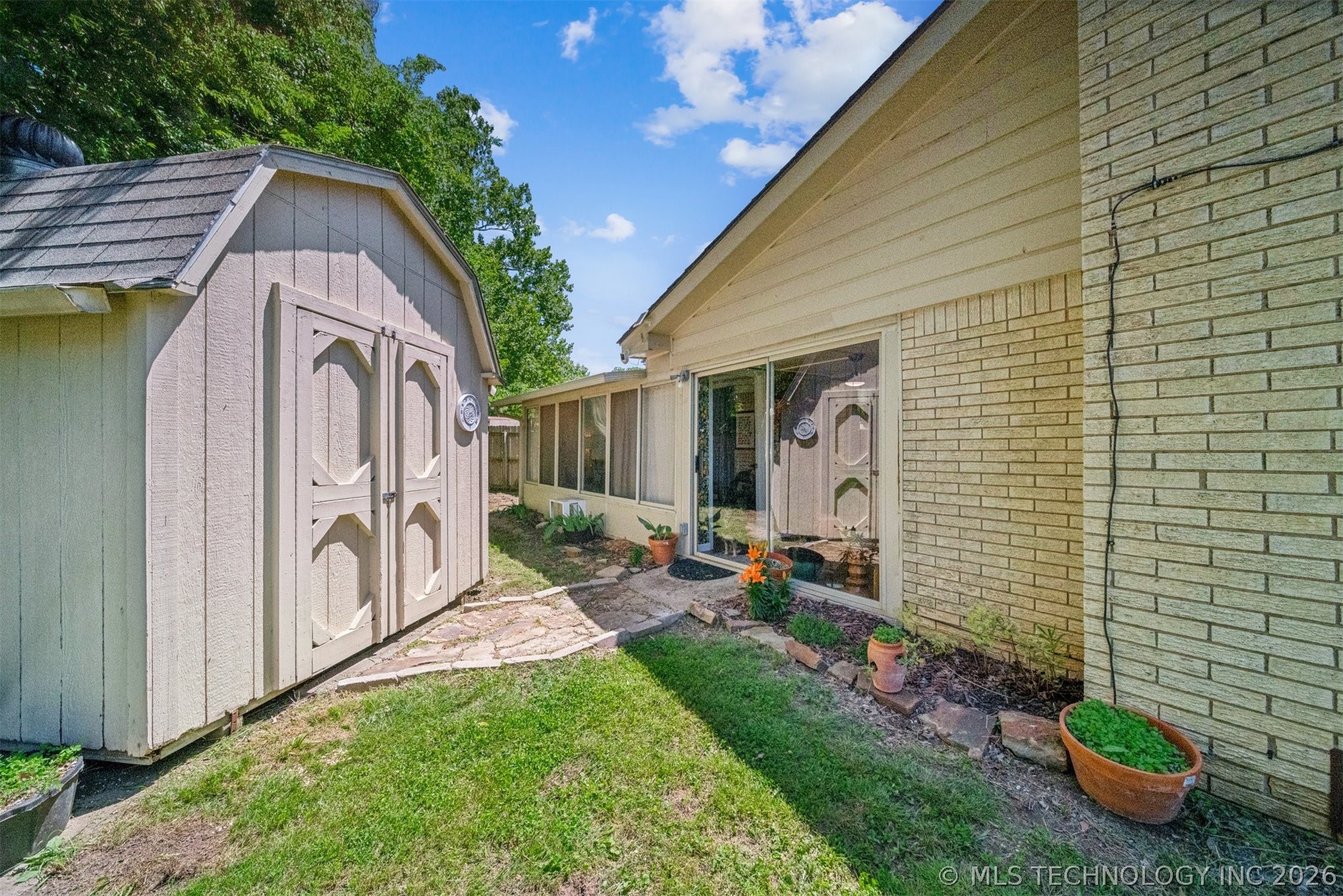 812 W Atlanta Place