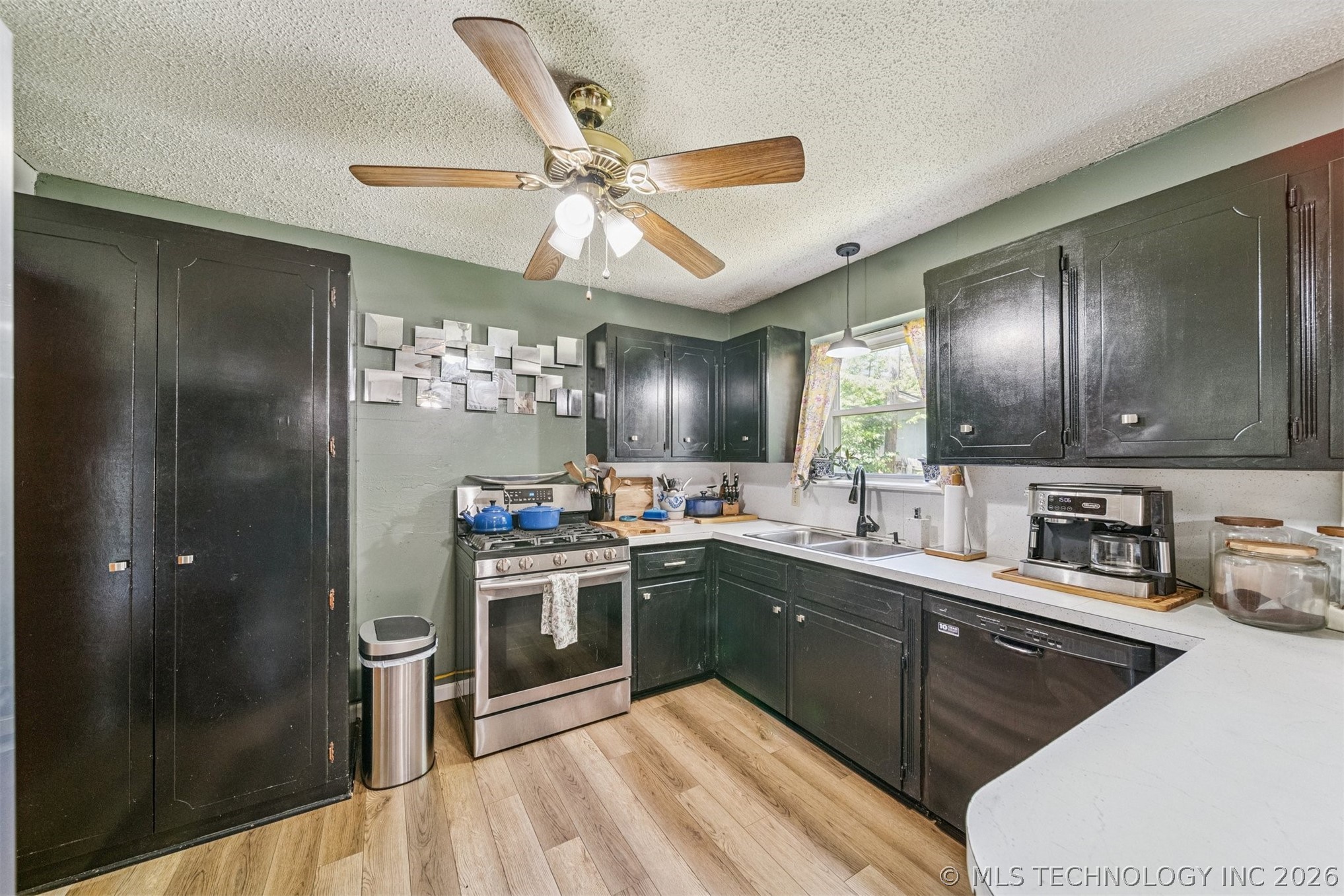 812 W Atlanta Place