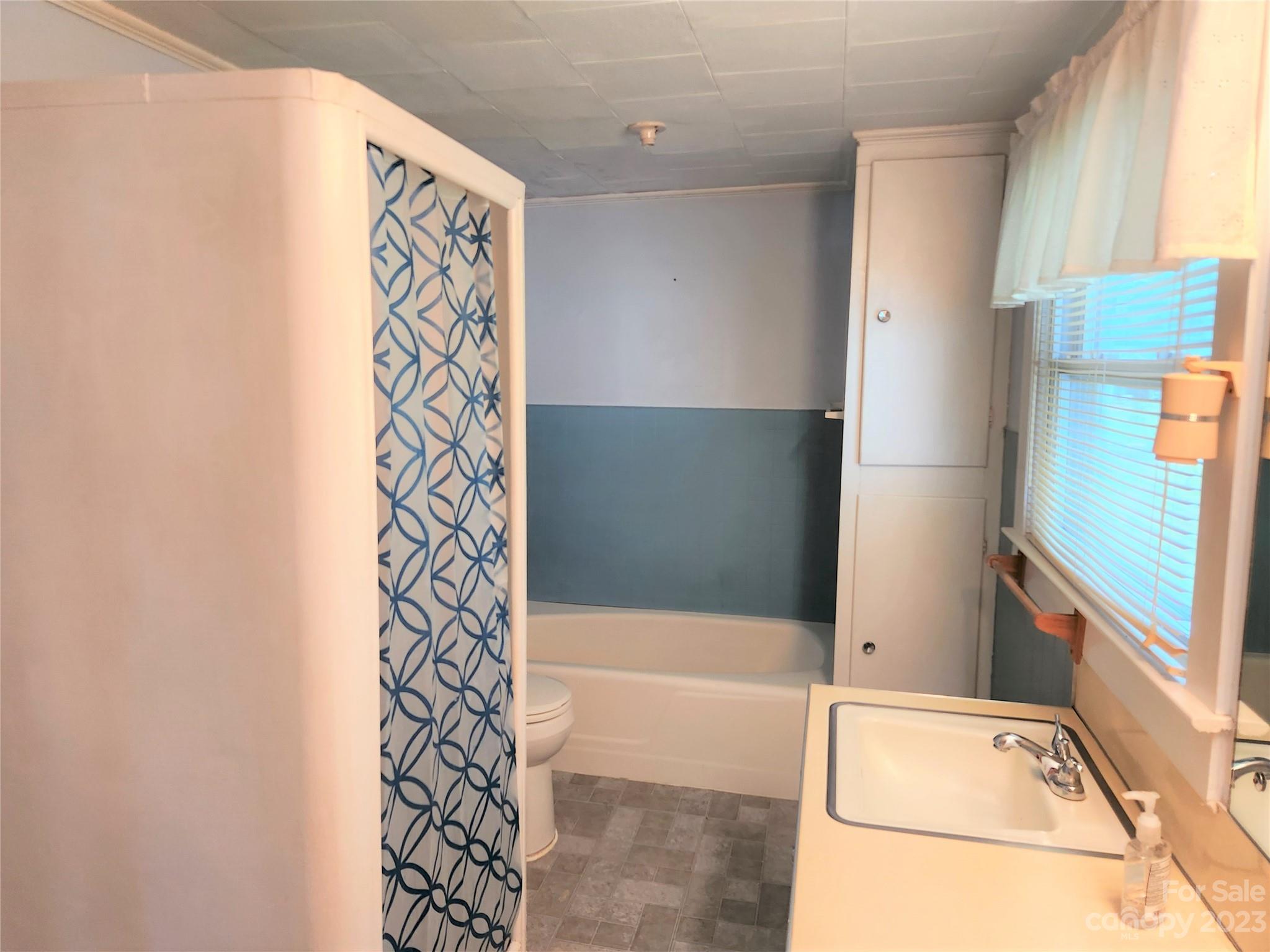 112 Cabarrus Street W