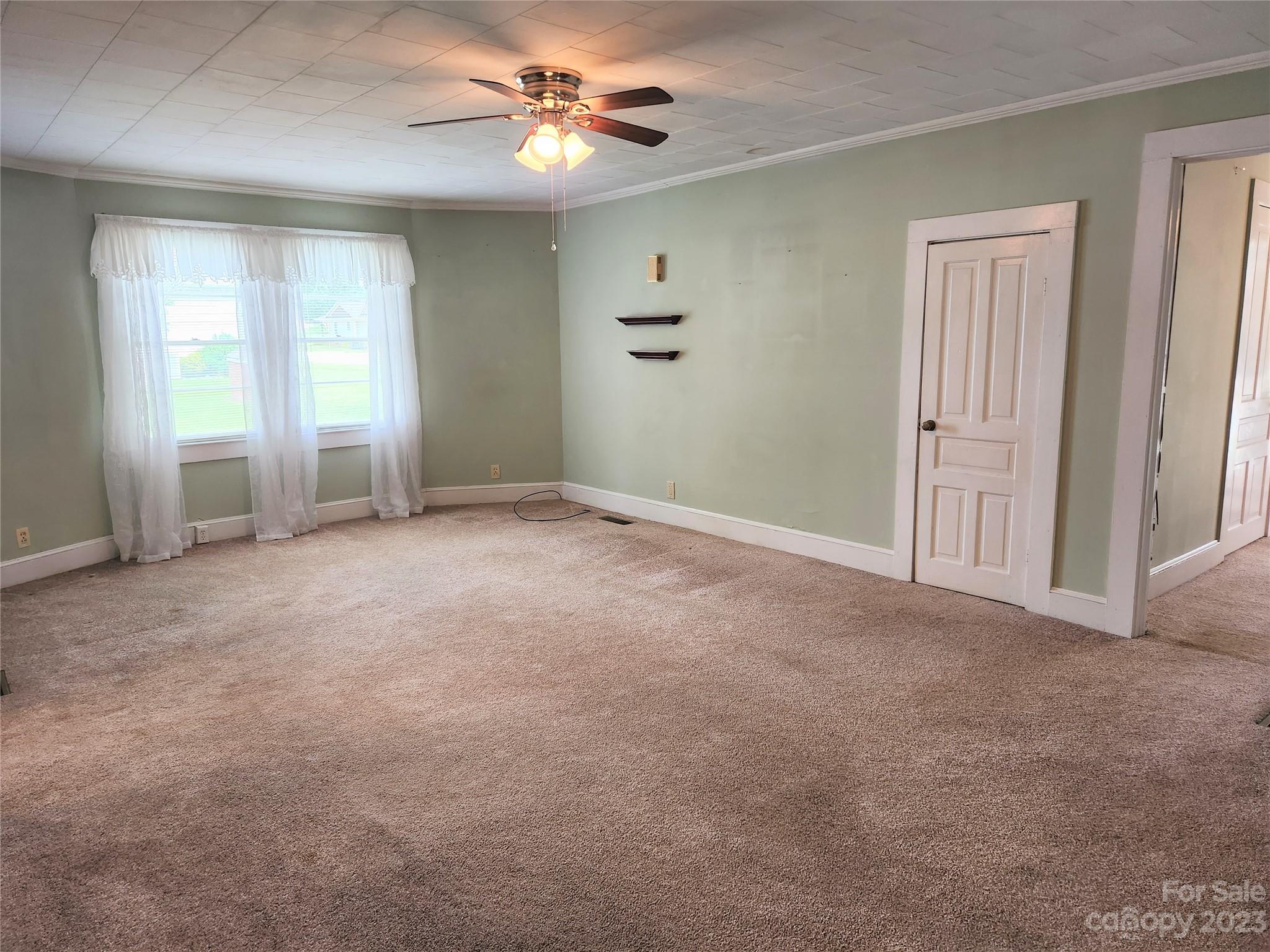 112 Cabarrus Street W
