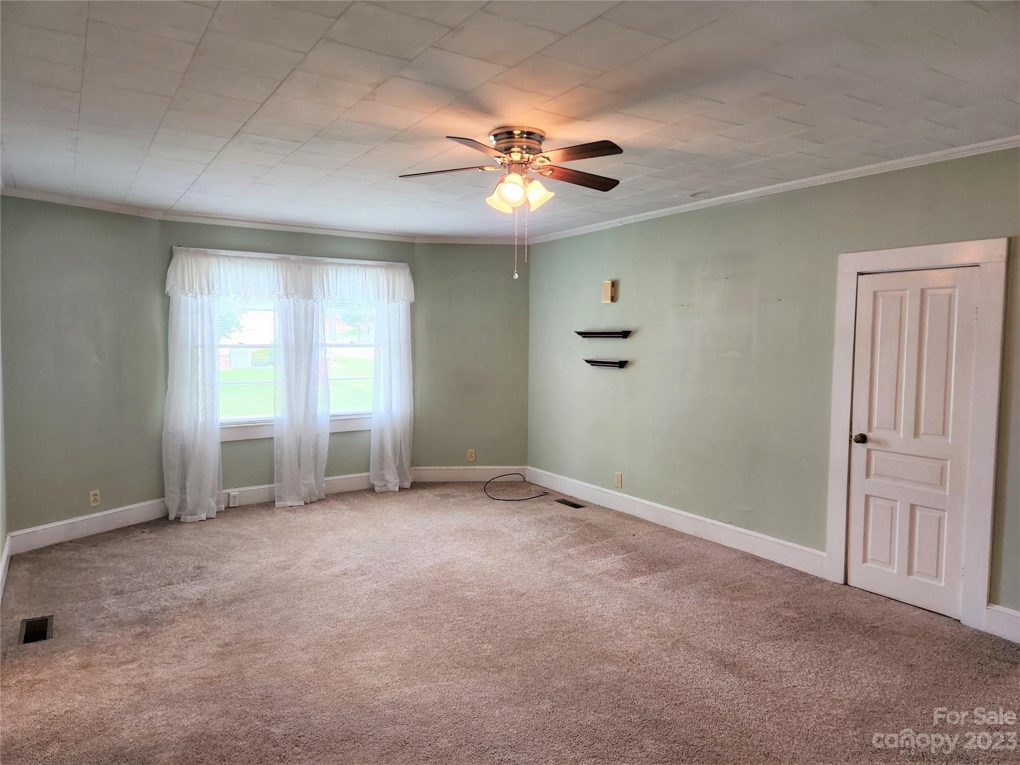 112 Cabarrus Street W