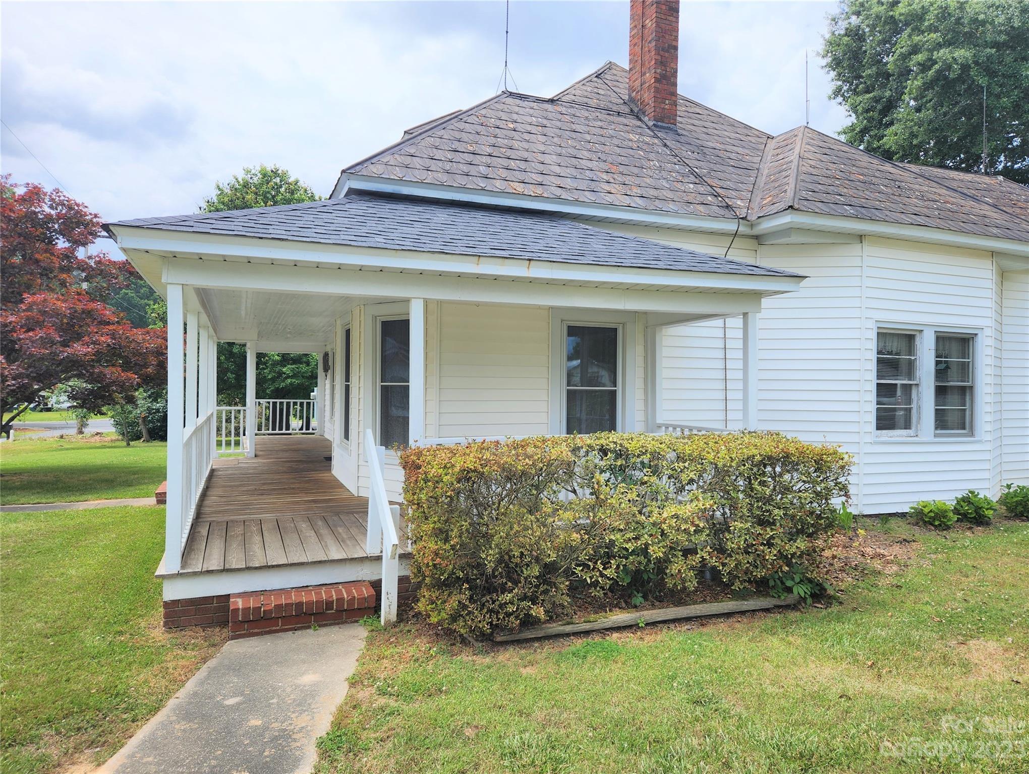 112 Cabarrus Street W