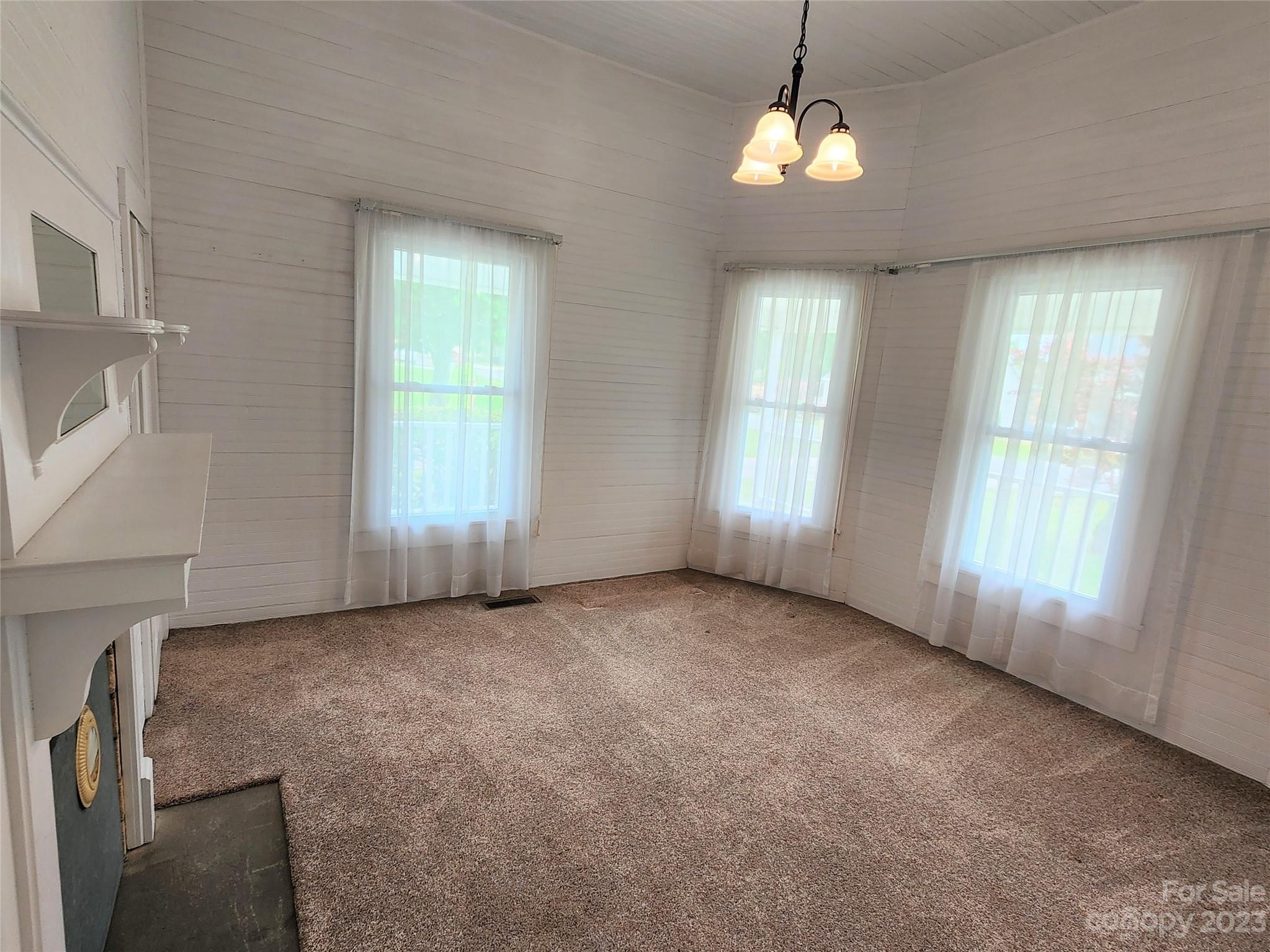 112 Cabarrus Street W