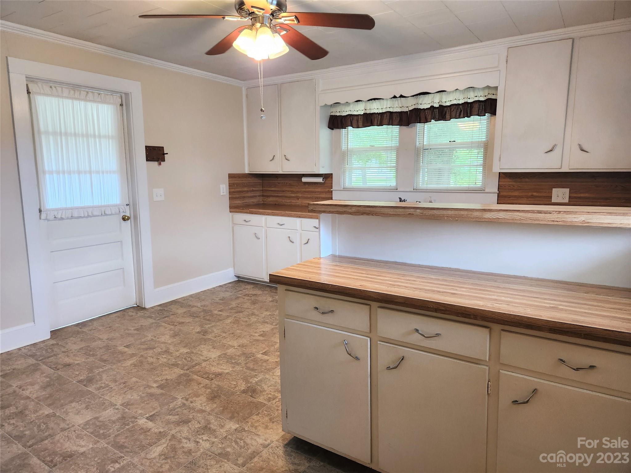 112 Cabarrus Street W
