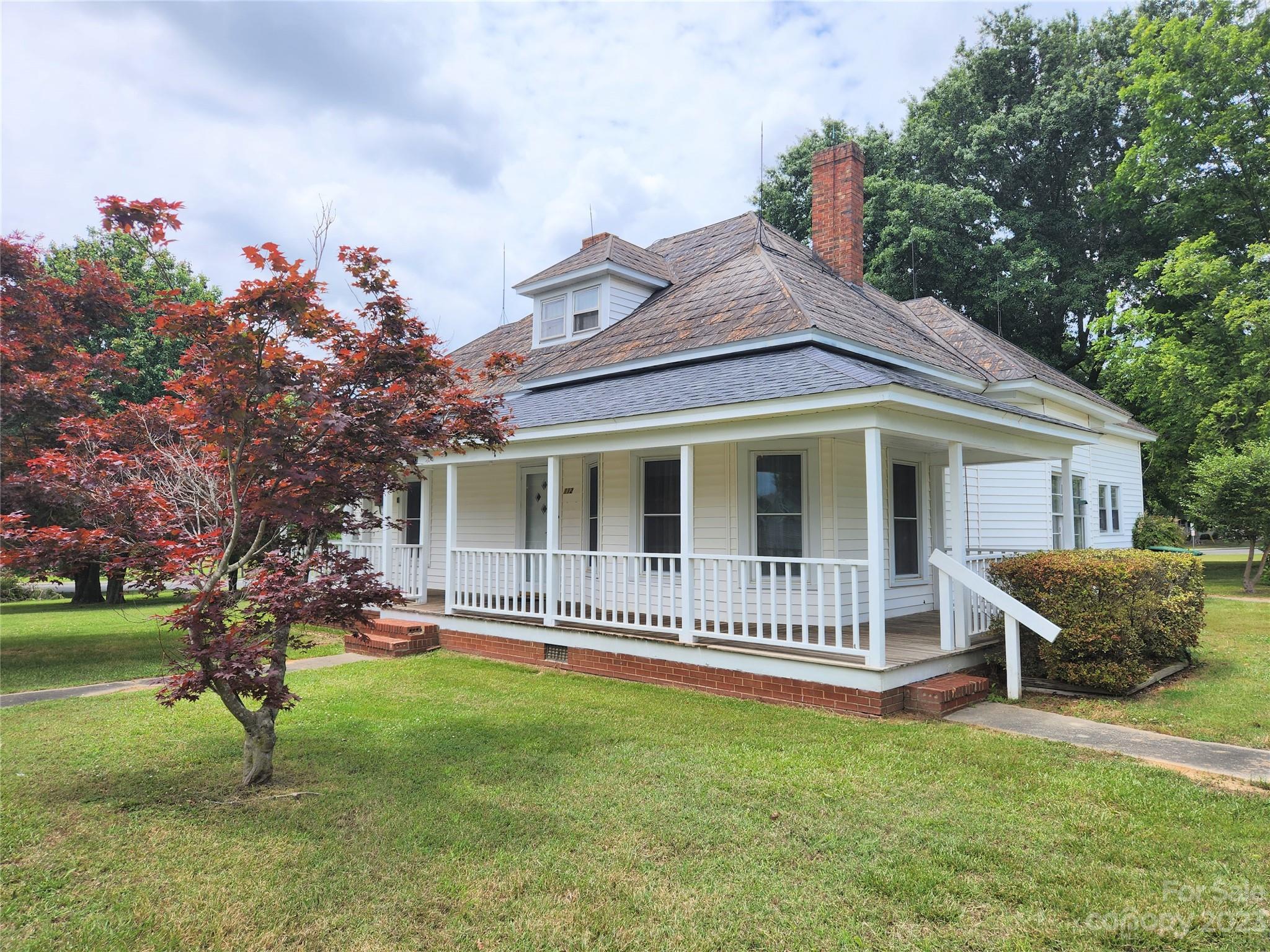 112 Cabarrus Street W