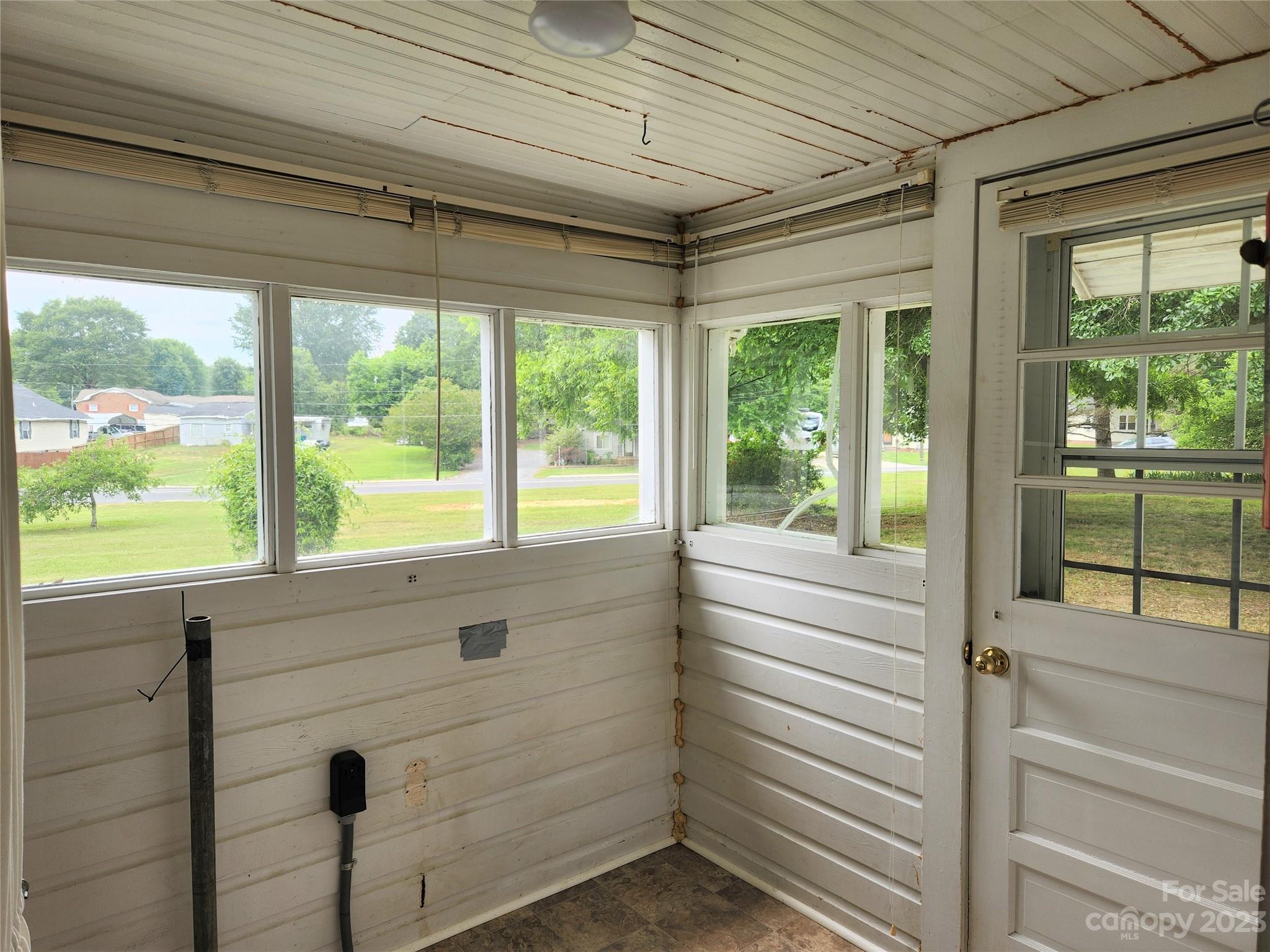 112 Cabarrus Street W