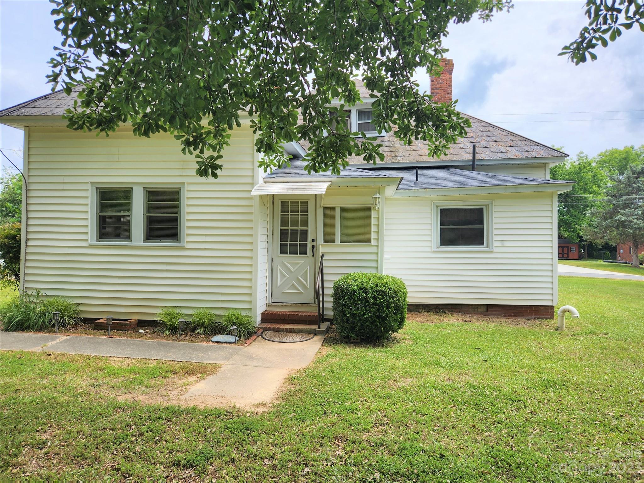112 Cabarrus Street W