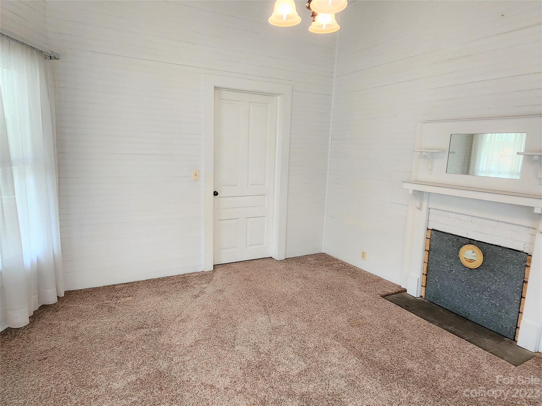 112 Cabarrus Street W