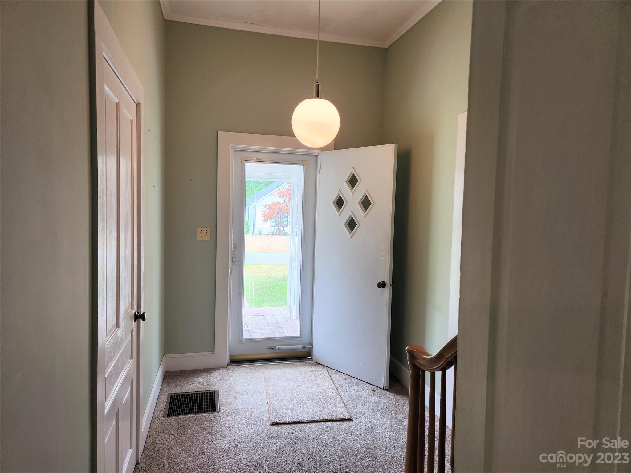 112 Cabarrus Street W