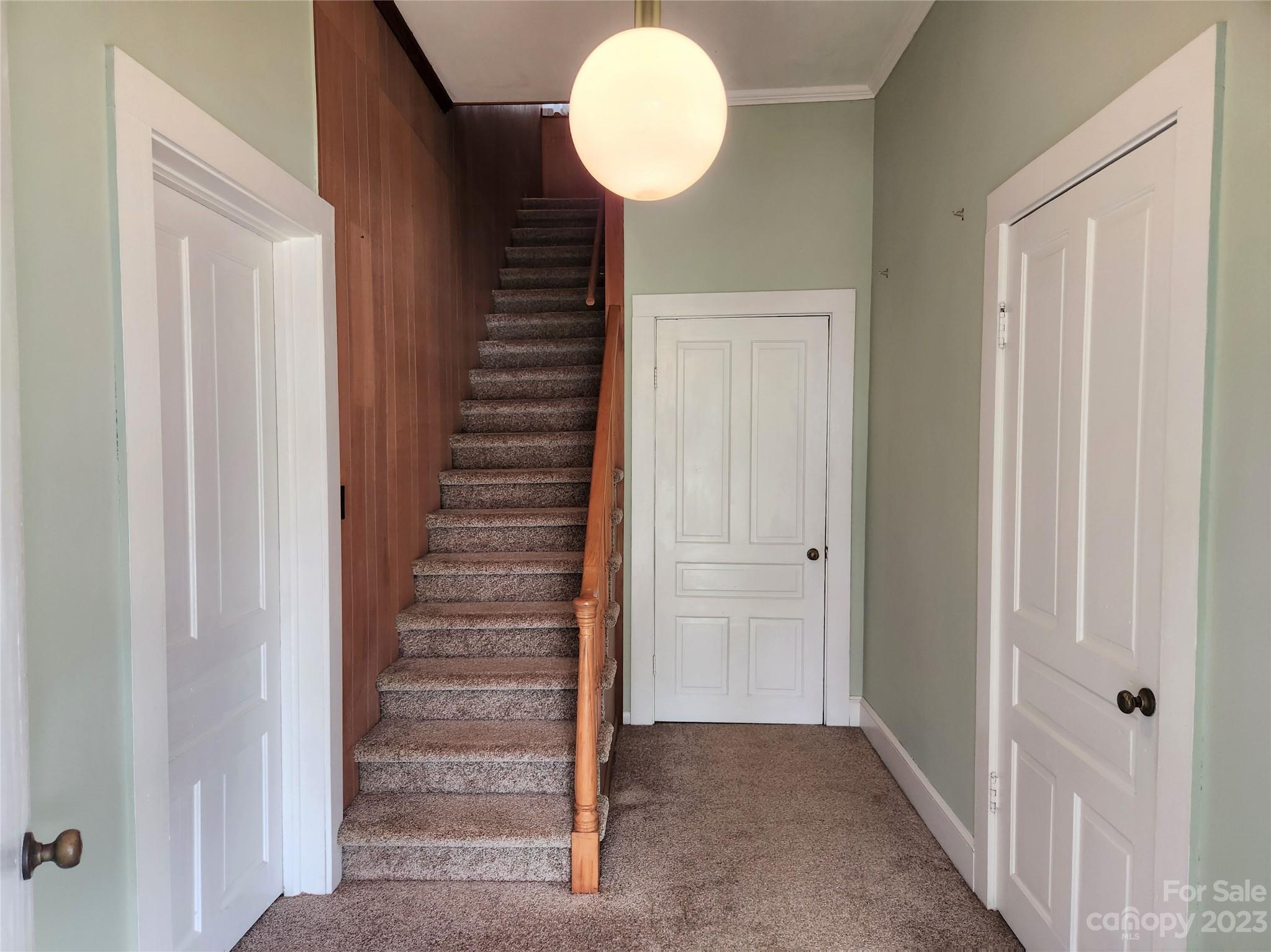 112 Cabarrus Street W