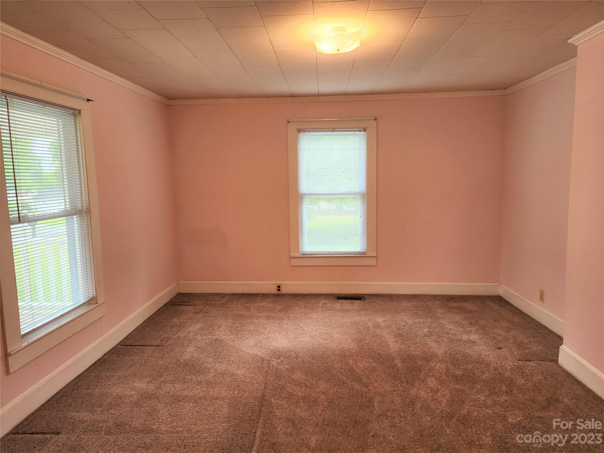112 Cabarrus Street W