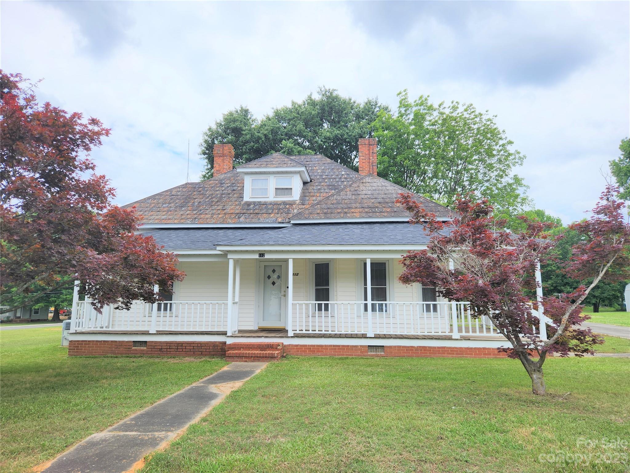 112 Cabarrus Street W