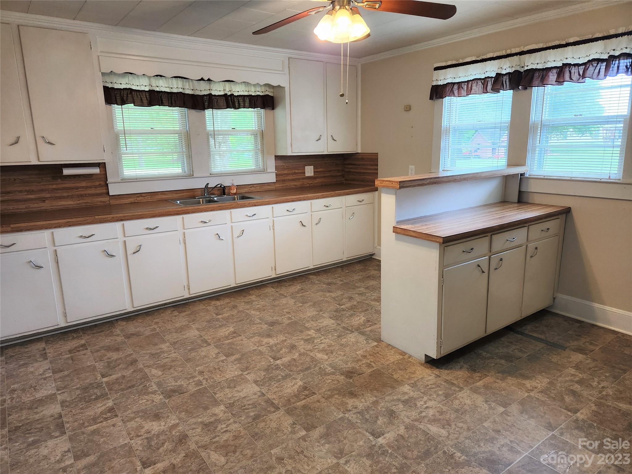 112 Cabarrus Street W