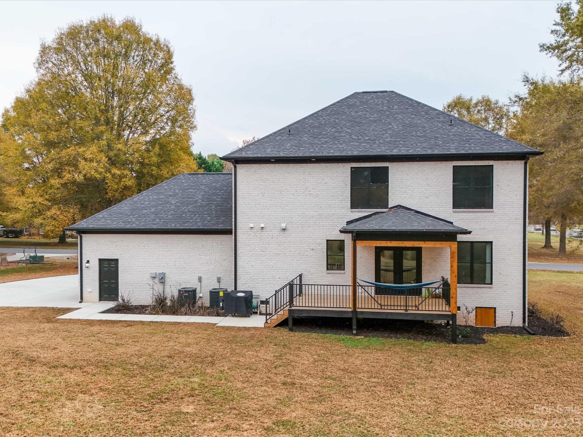 100 Water Oak Lane