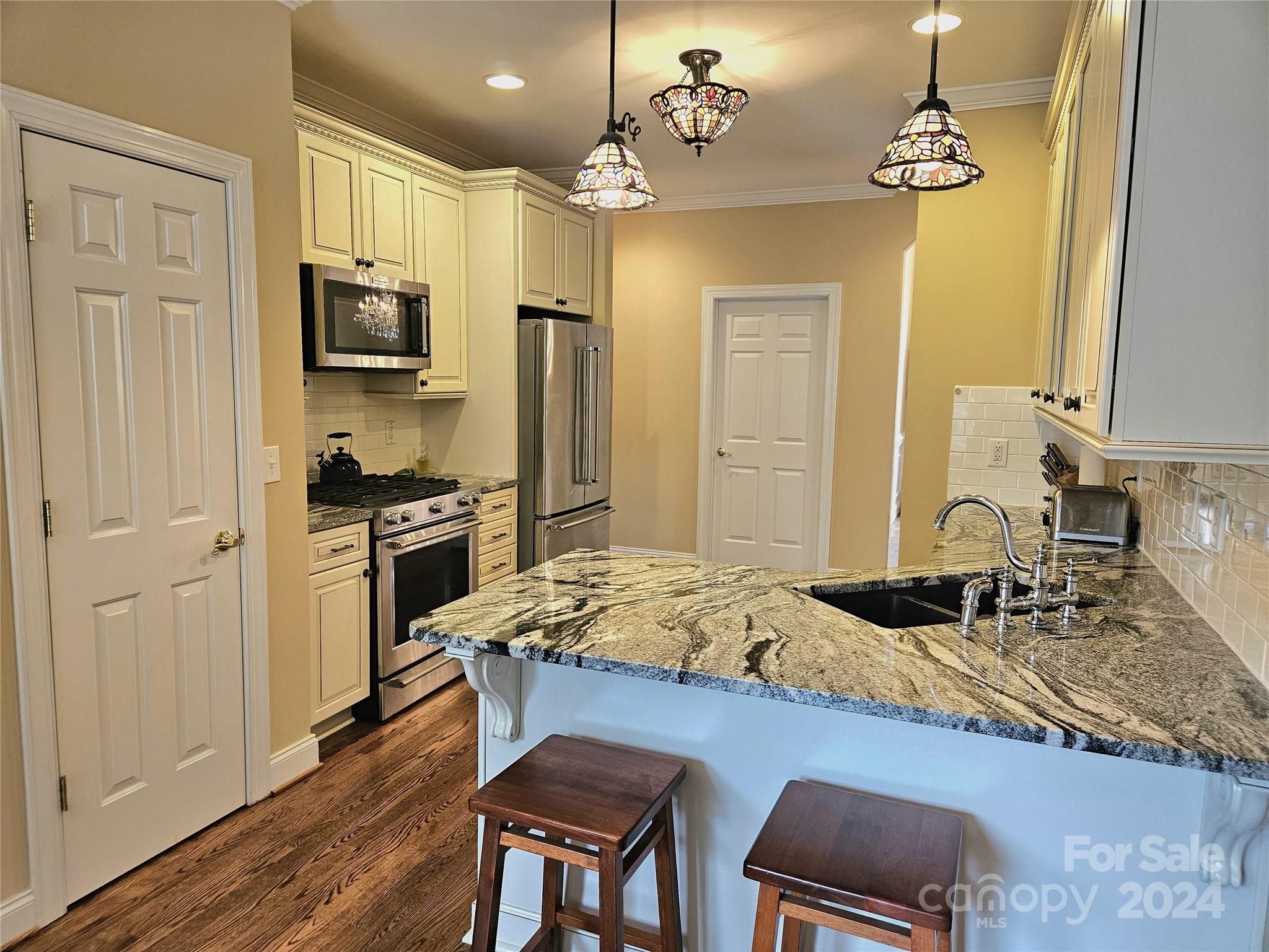 4001 Honeybrook Court