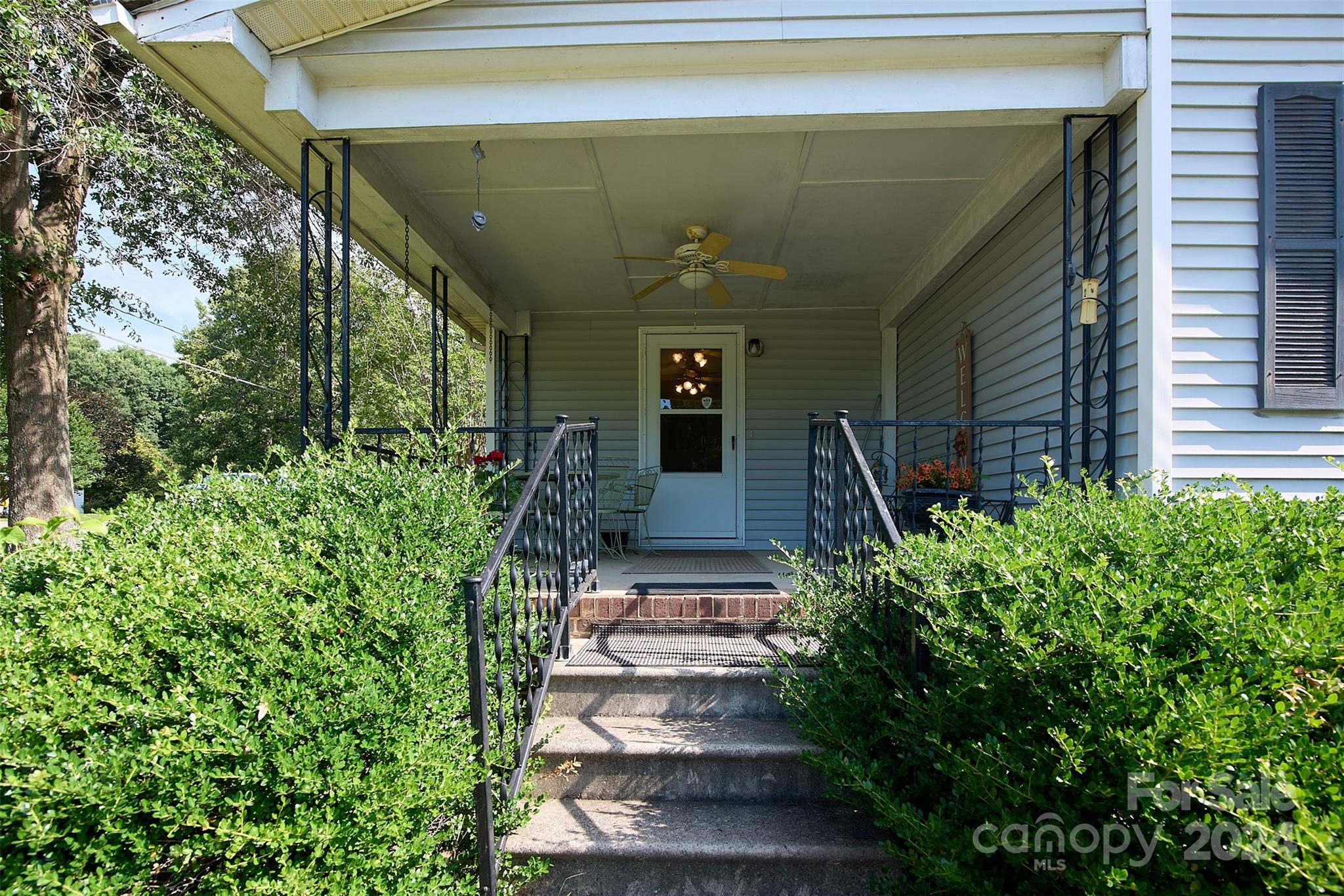 1070 27th Street NE
