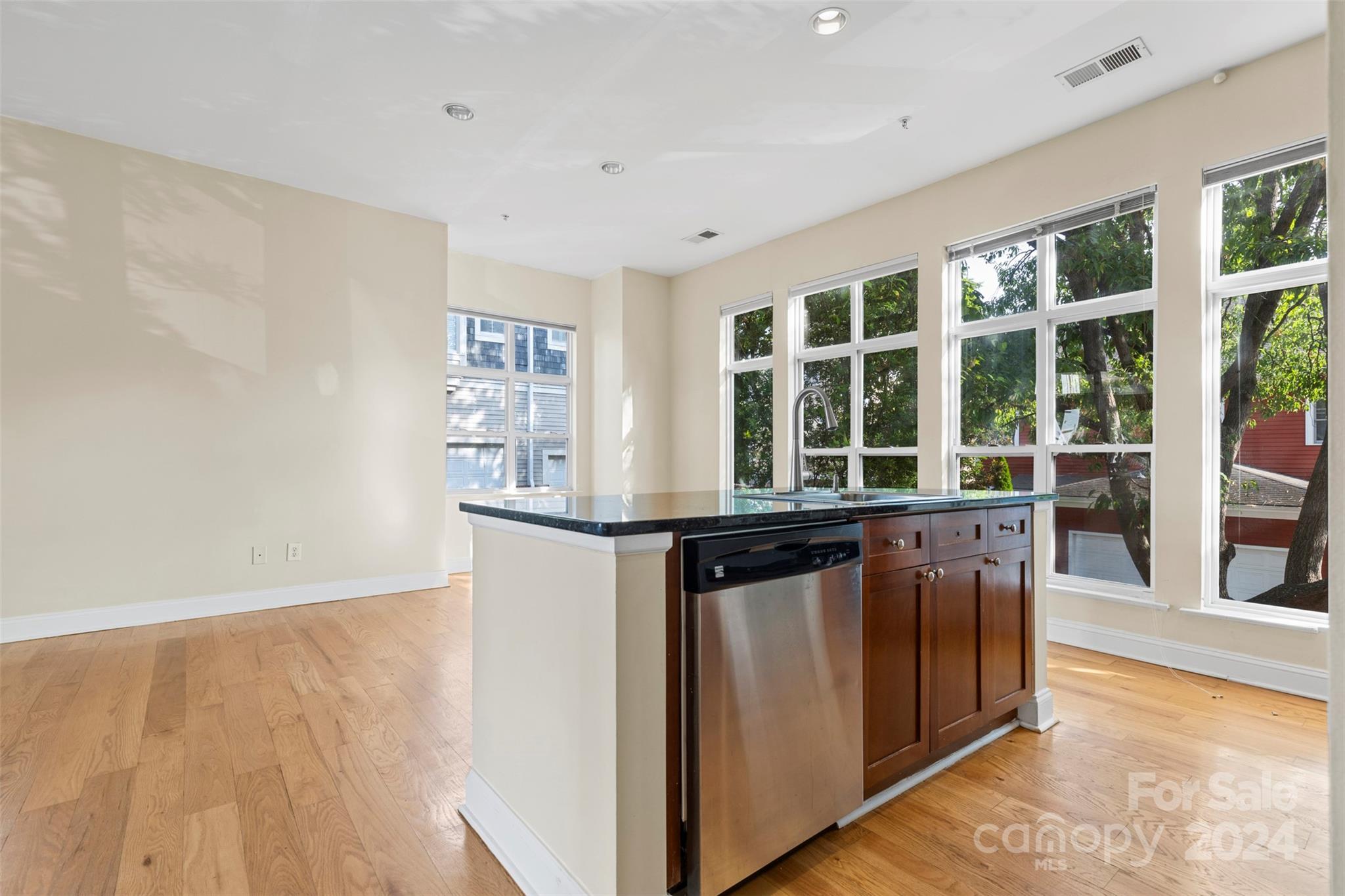 932 Garden District Drive Unit: 9