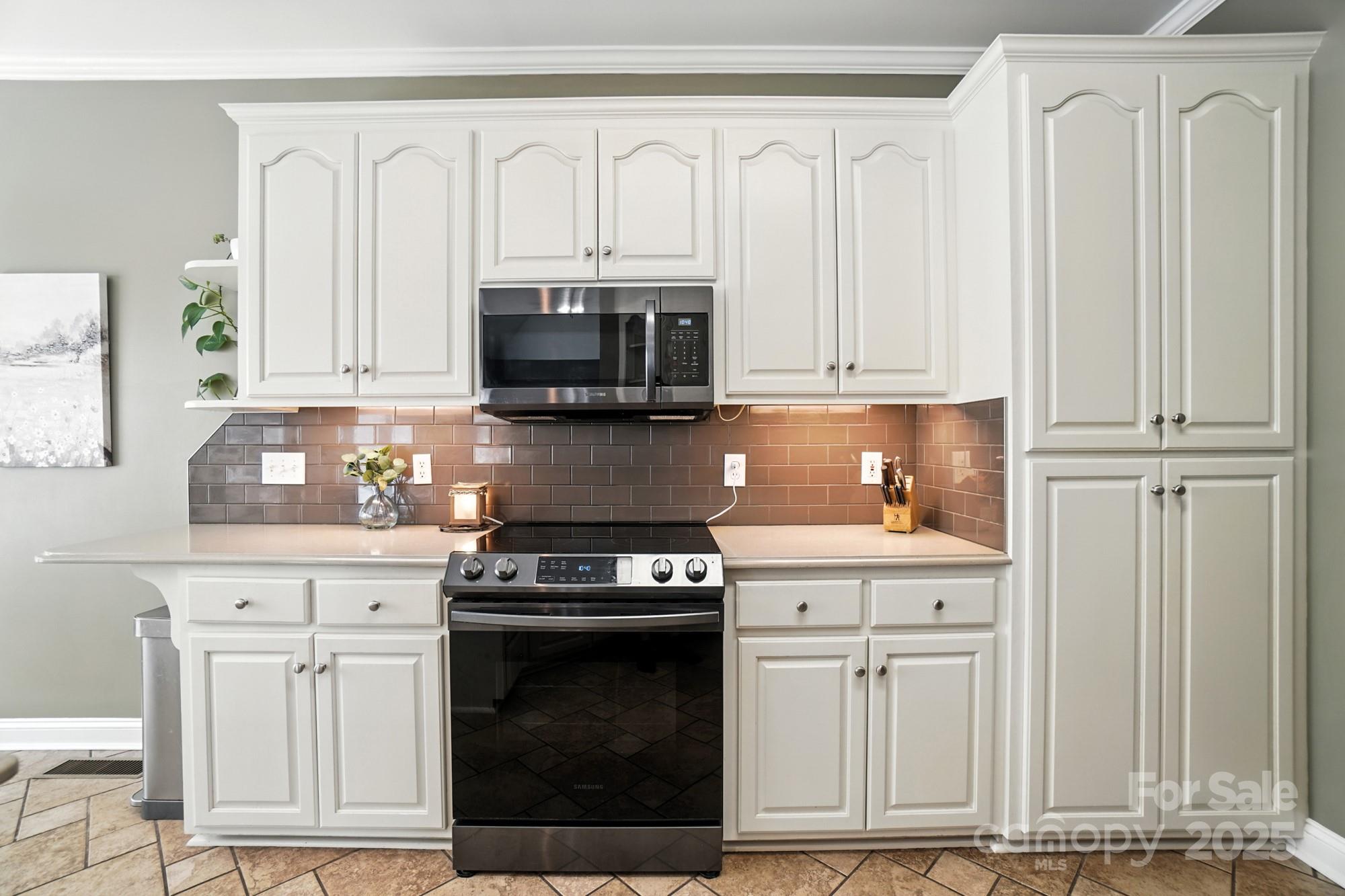 7655 Maple Bluff Lane