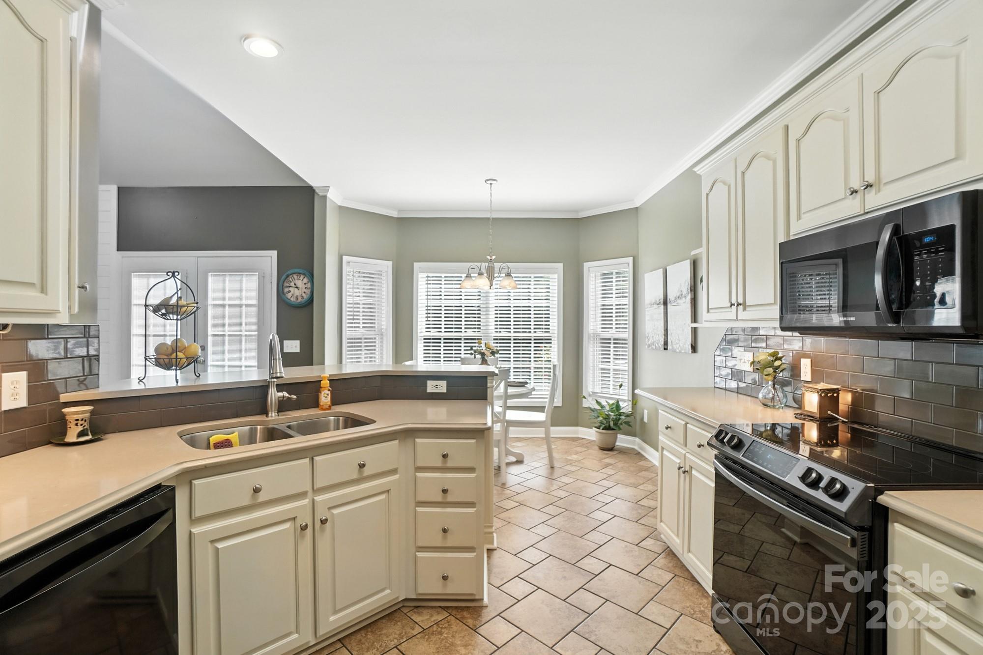 7655 Maple Bluff Lane