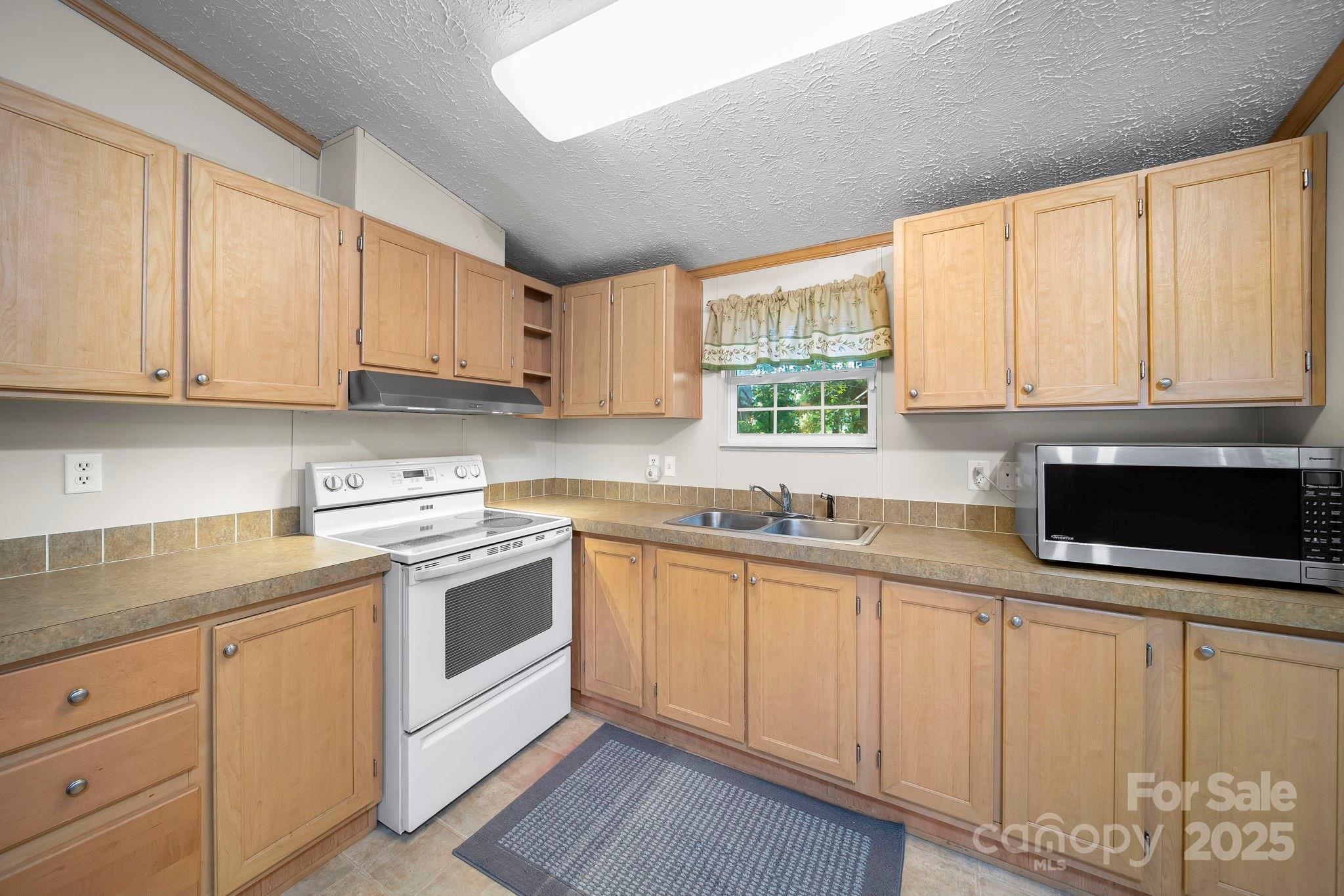 13768 Saint Thomas Drive