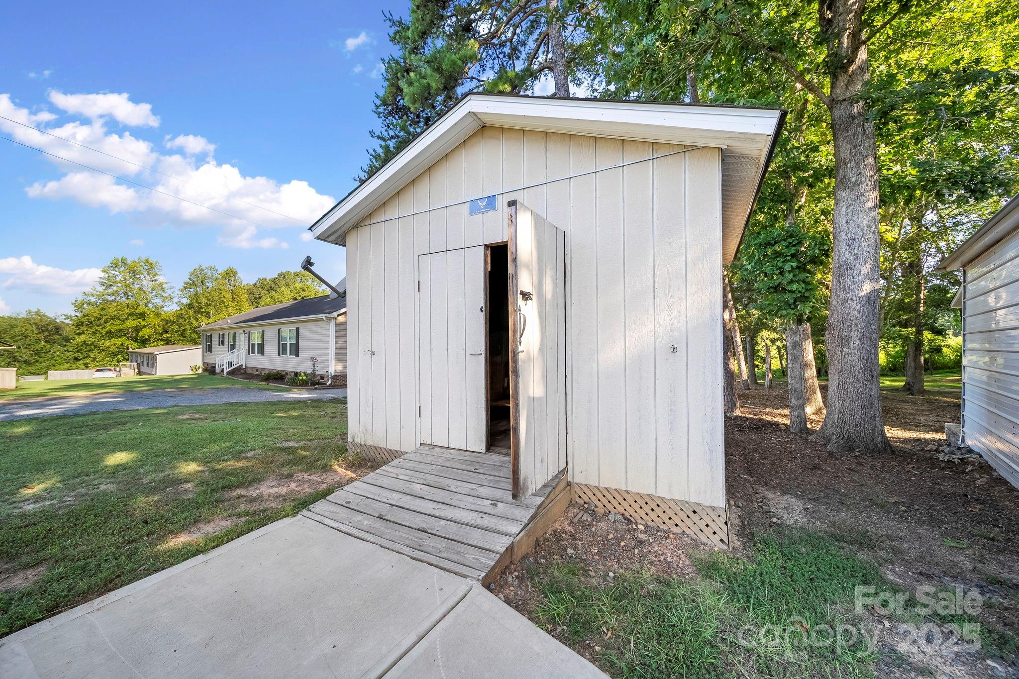 13768 Saint Thomas Drive