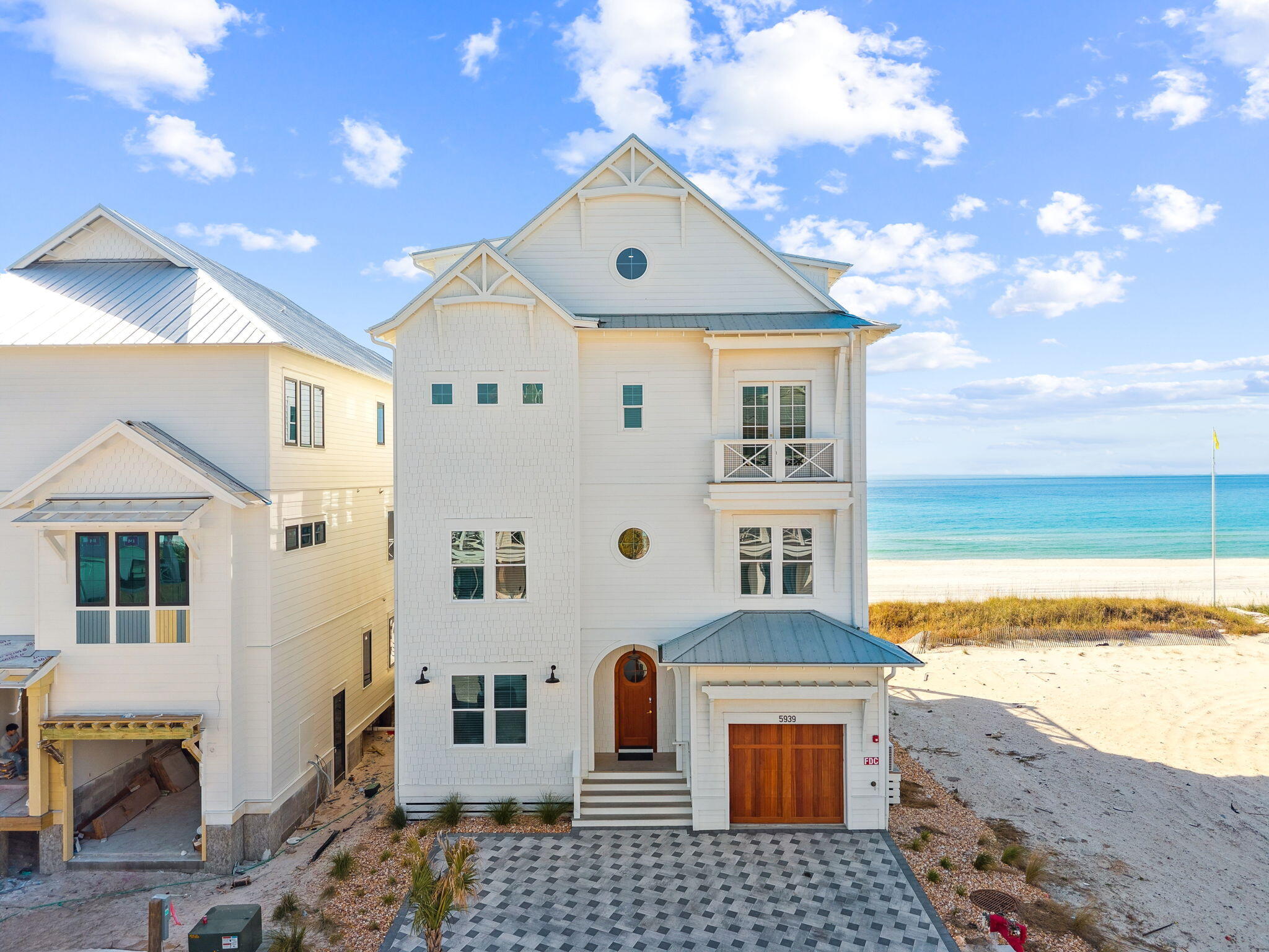 5939 Gulf Drive