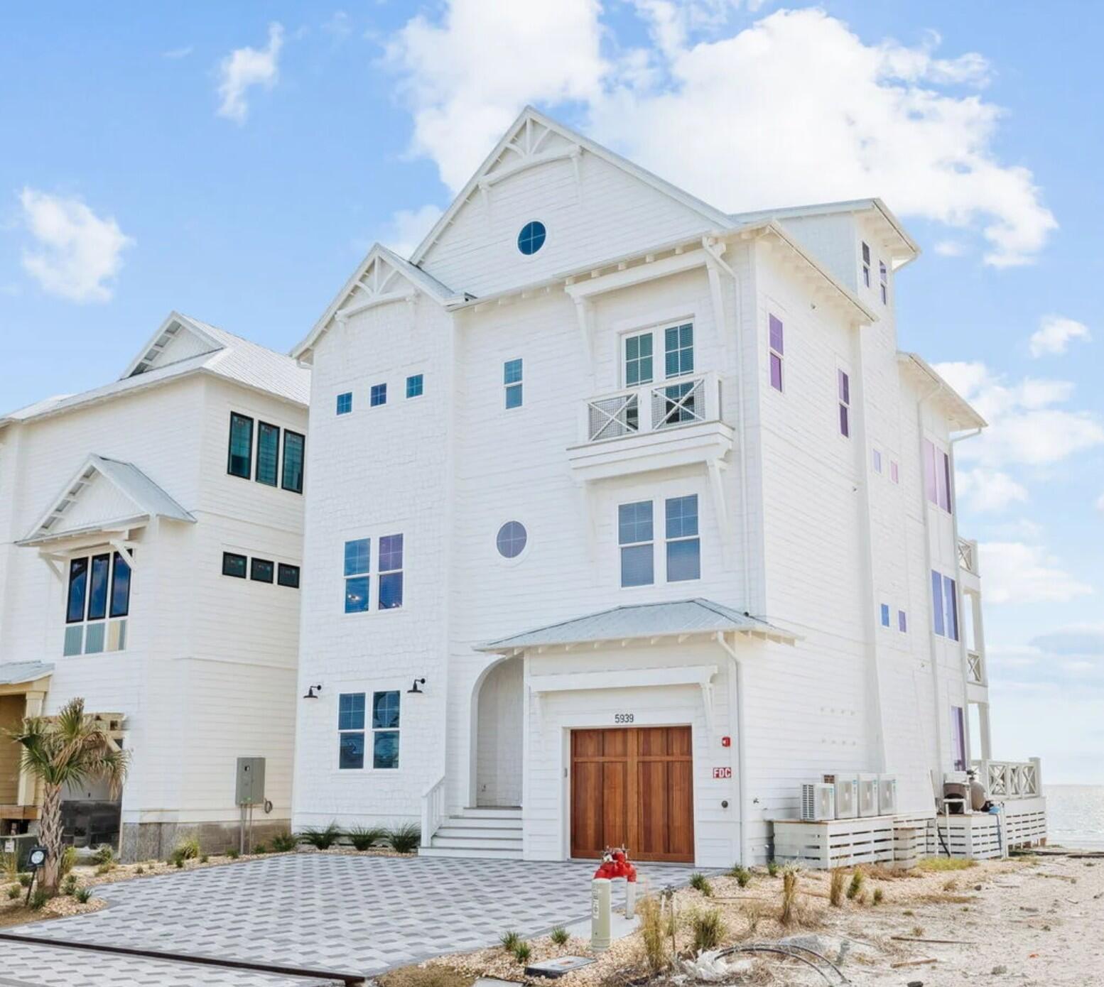 5939 Gulf Drive