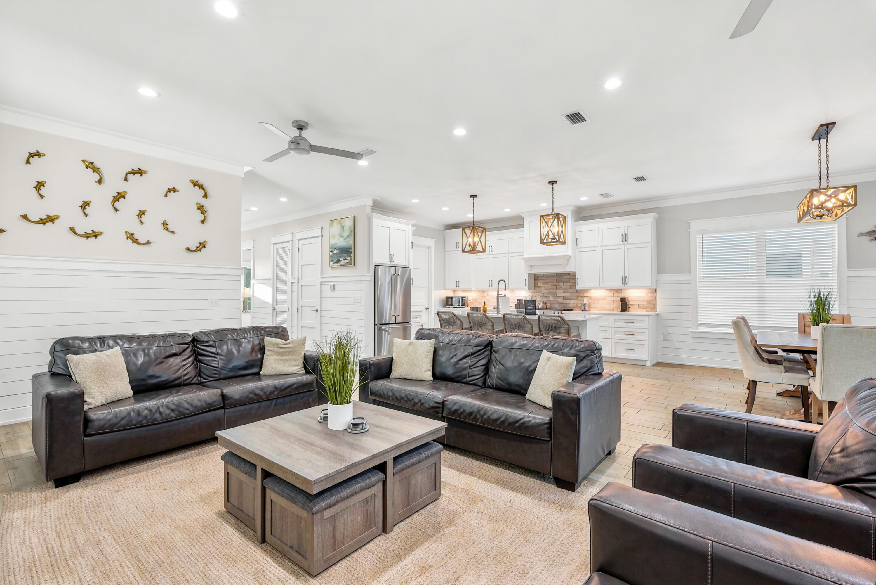 322 E Lakeshore Drive