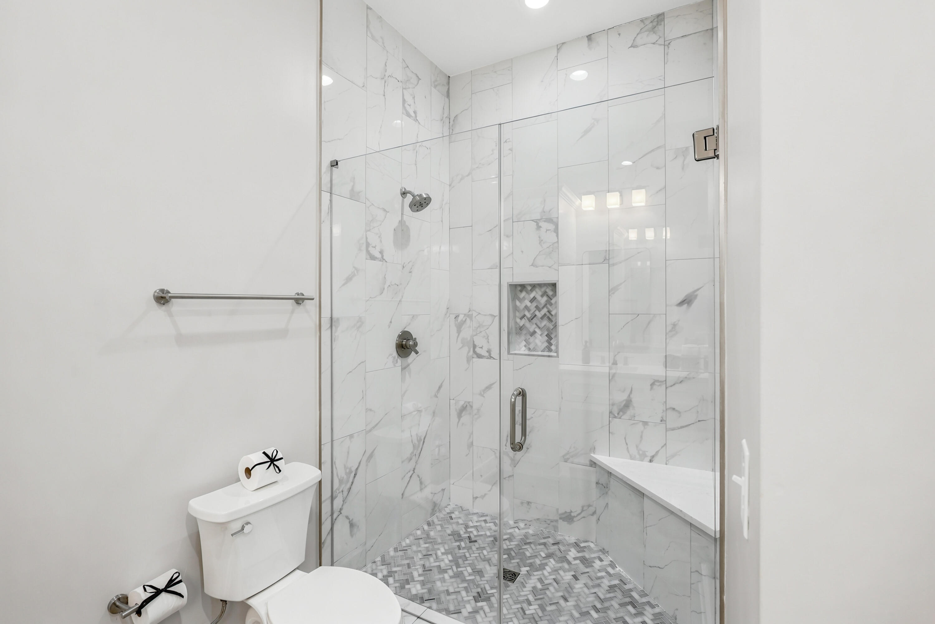 322 E Lakeshore Drive