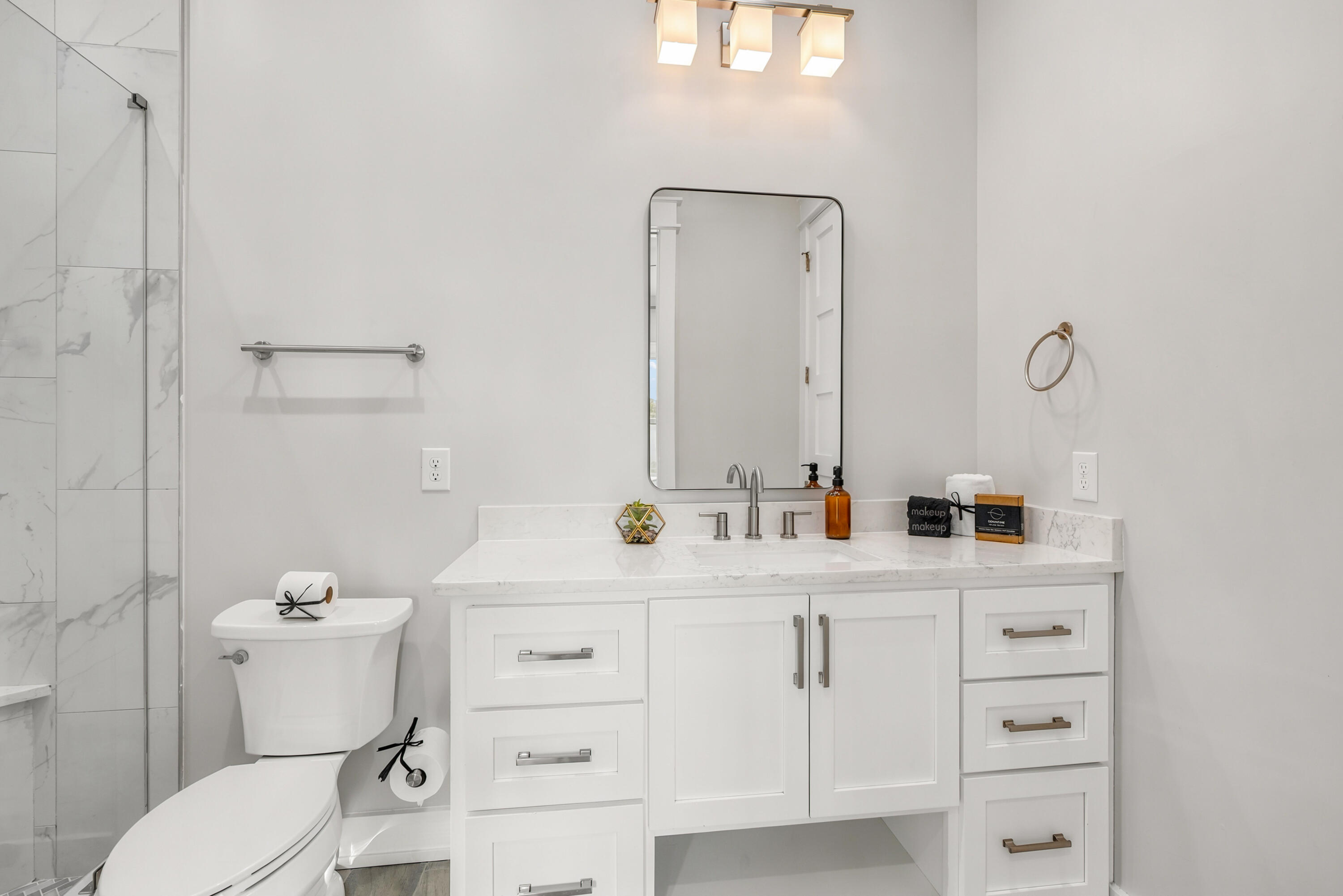322 E Lakeshore Drive