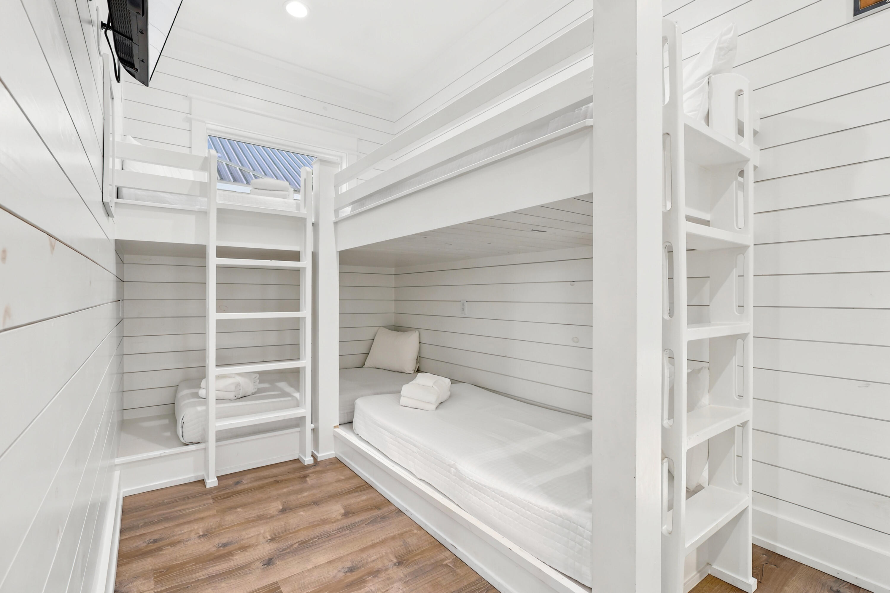 322 E Lakeshore Drive