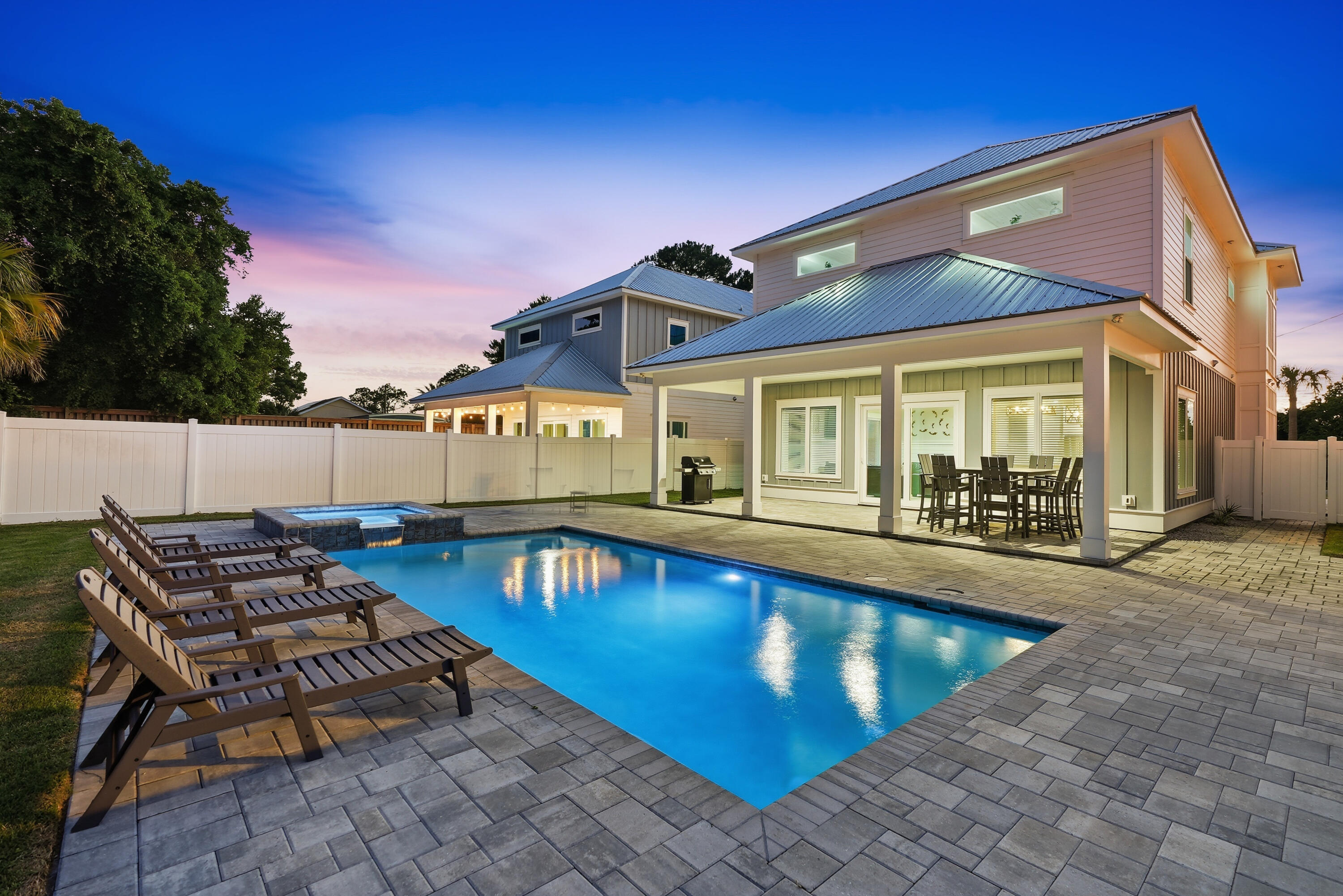322 E Lakeshore Drive