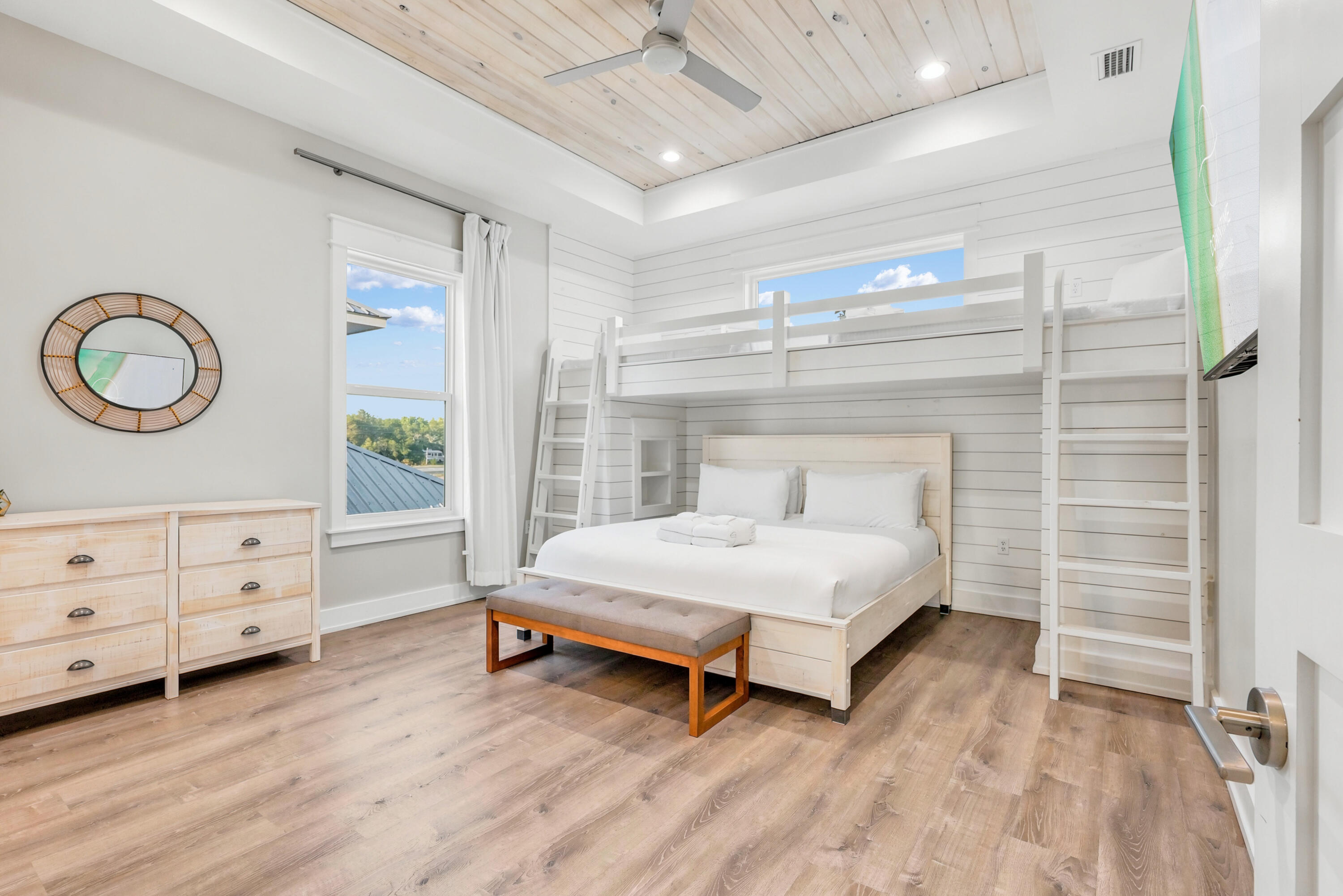 322 E Lakeshore Drive