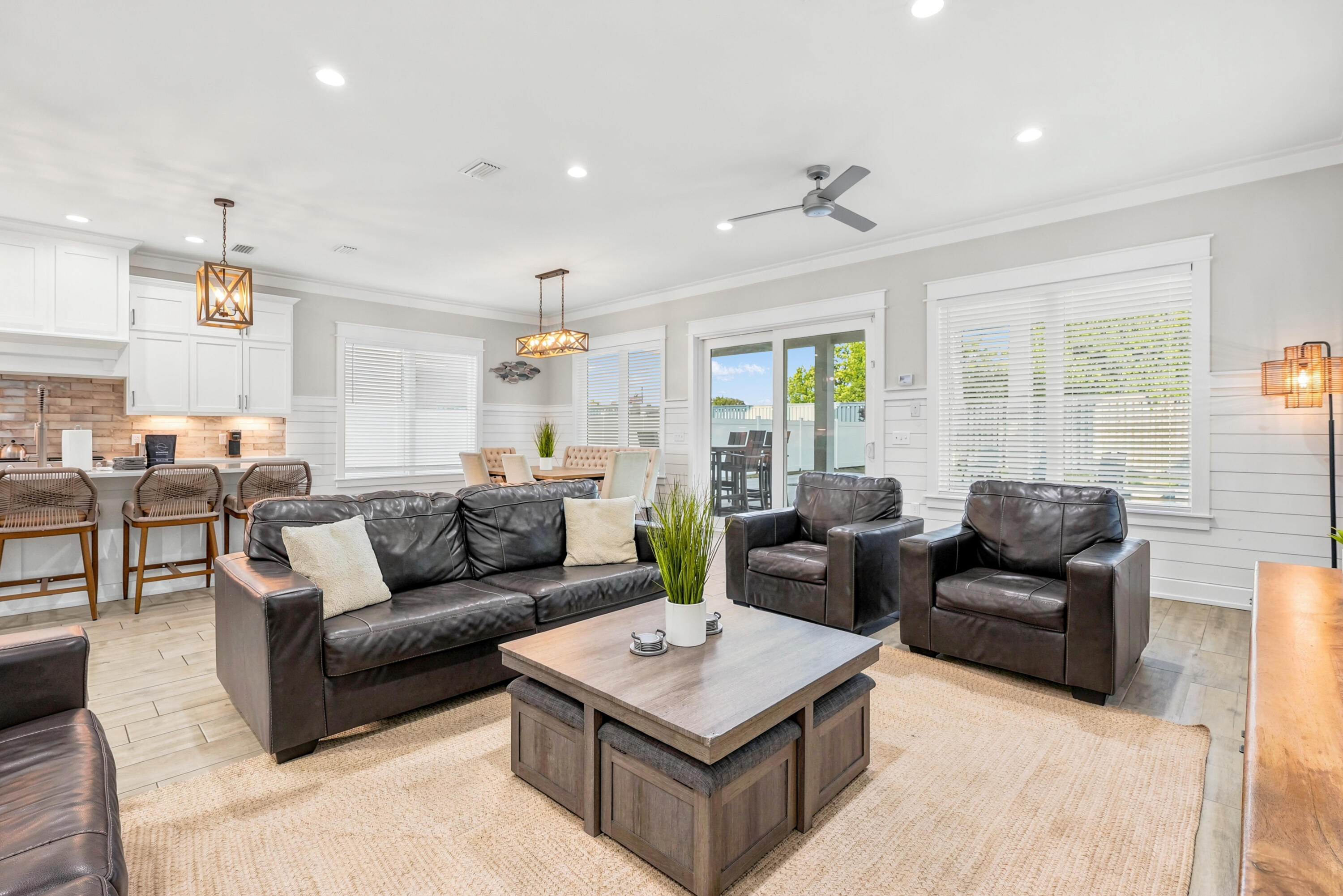 322 E Lakeshore Drive