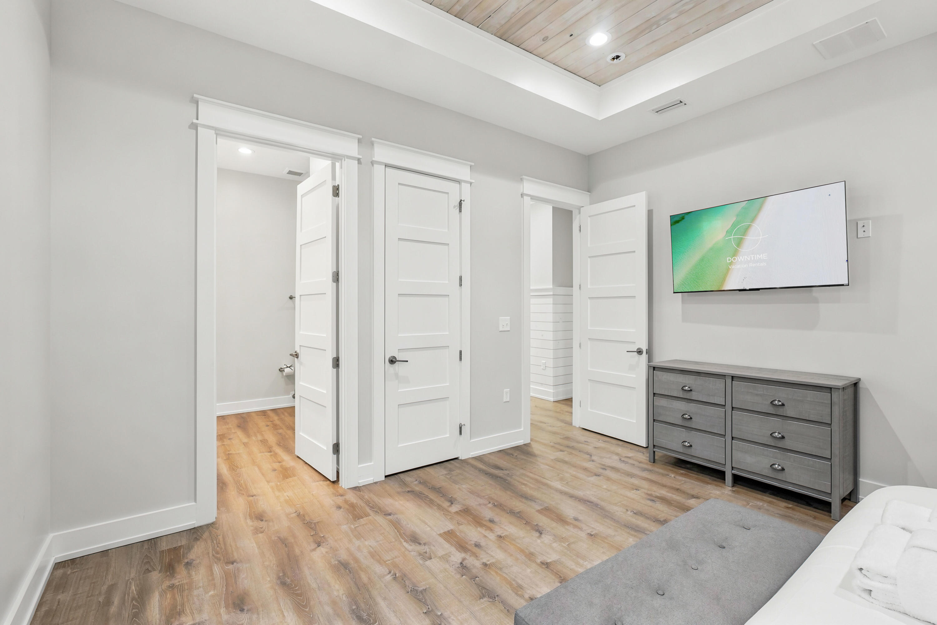 322 E Lakeshore Drive