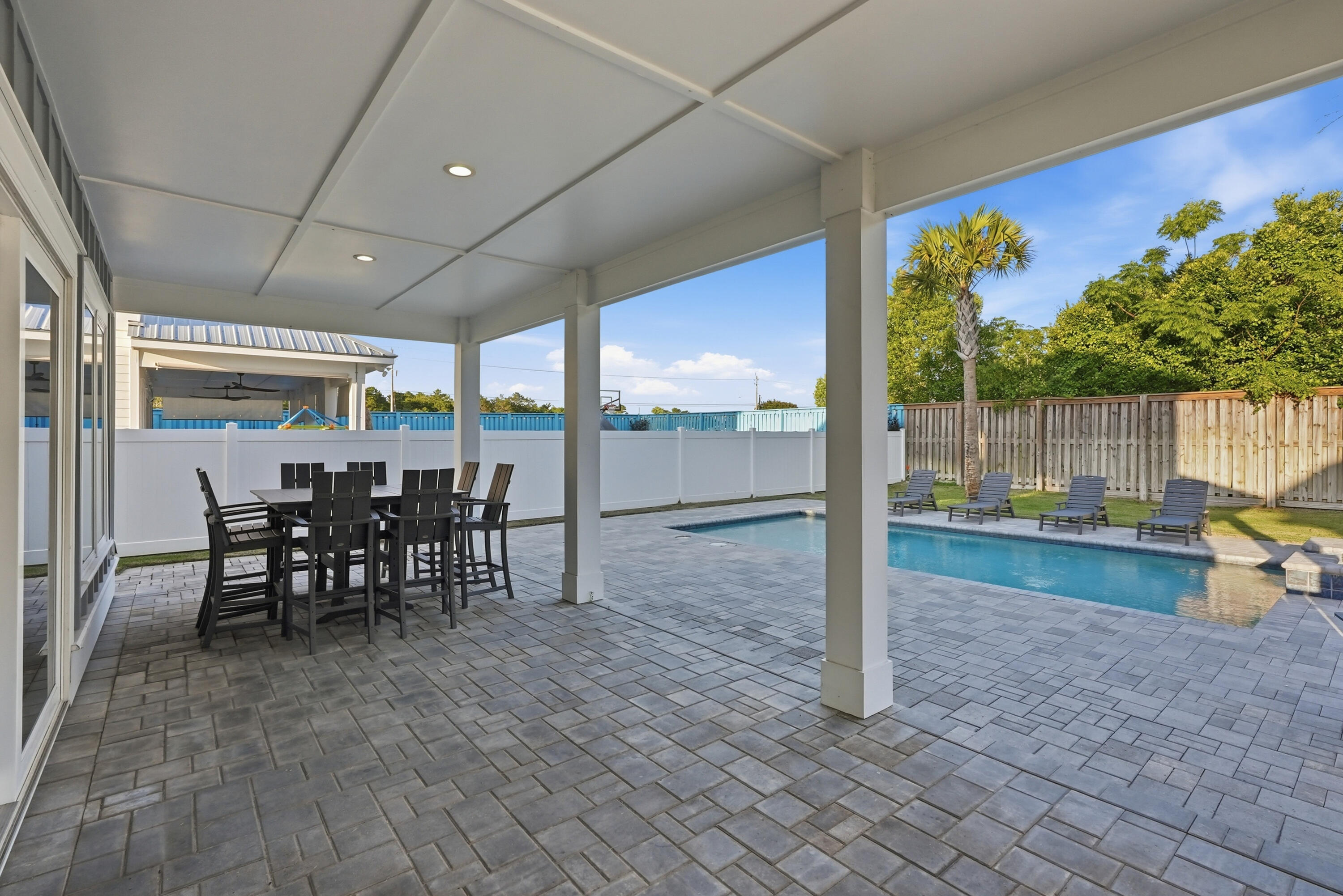 322 E Lakeshore Drive
