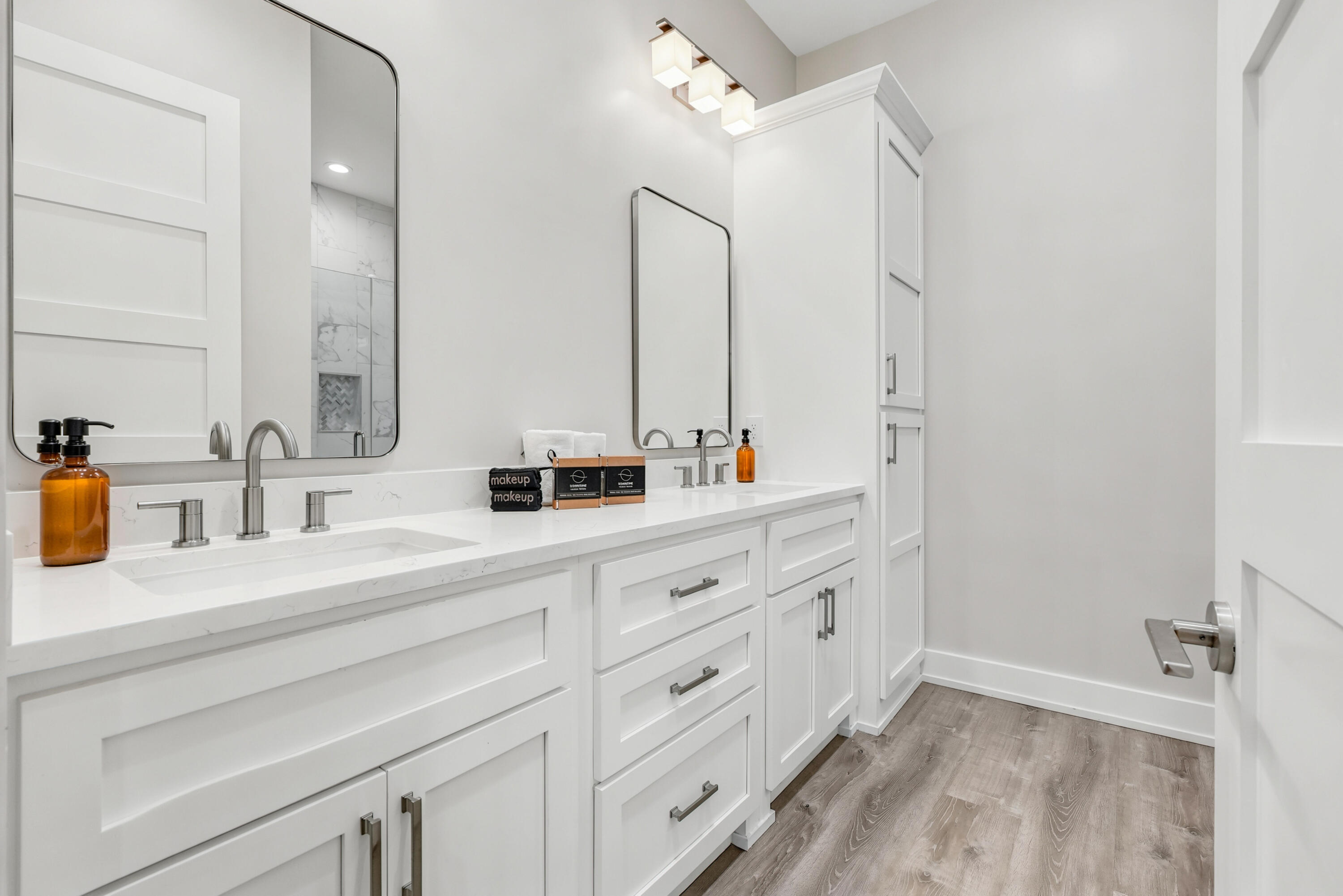 322 E Lakeshore Drive