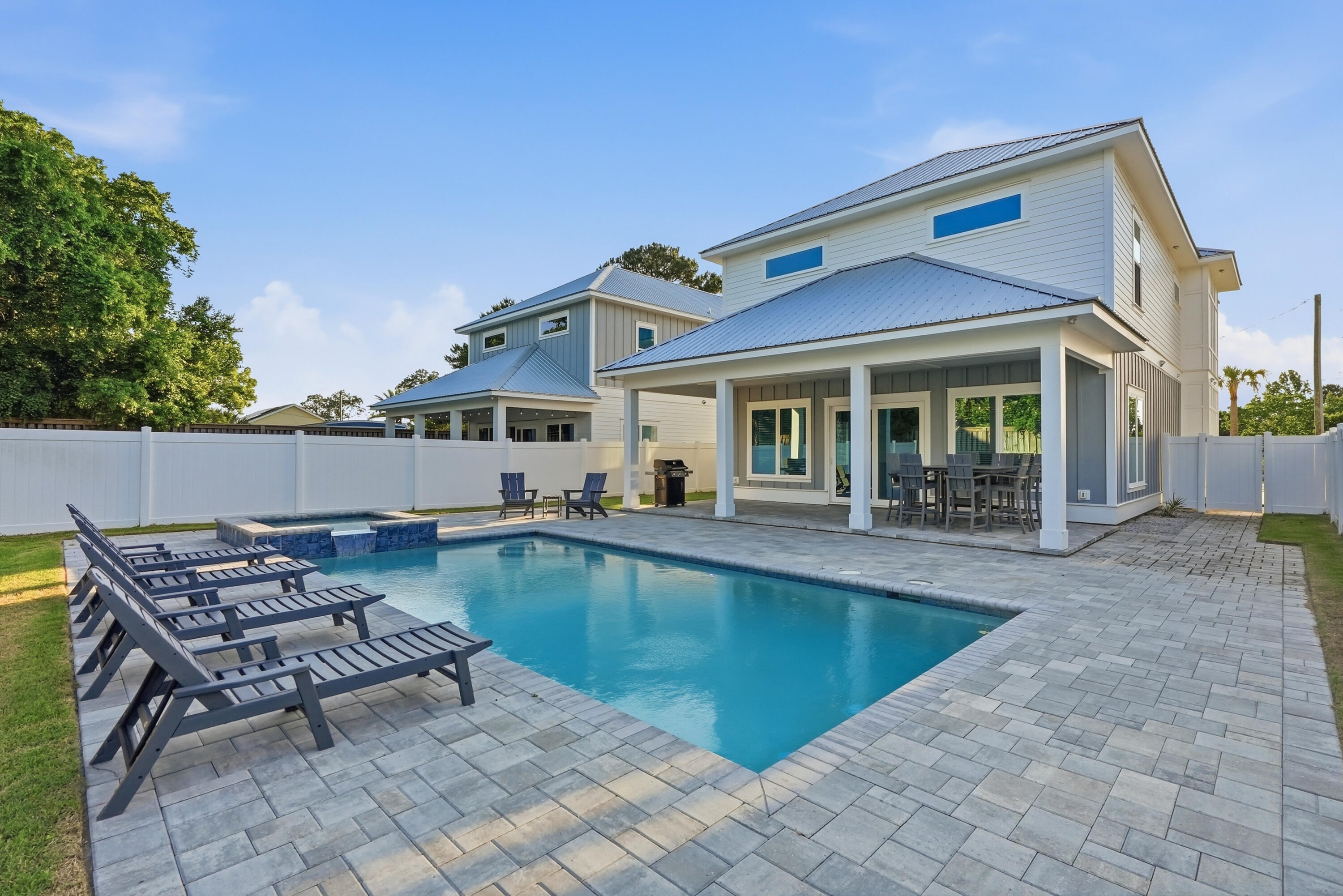 322 E Lakeshore Drive