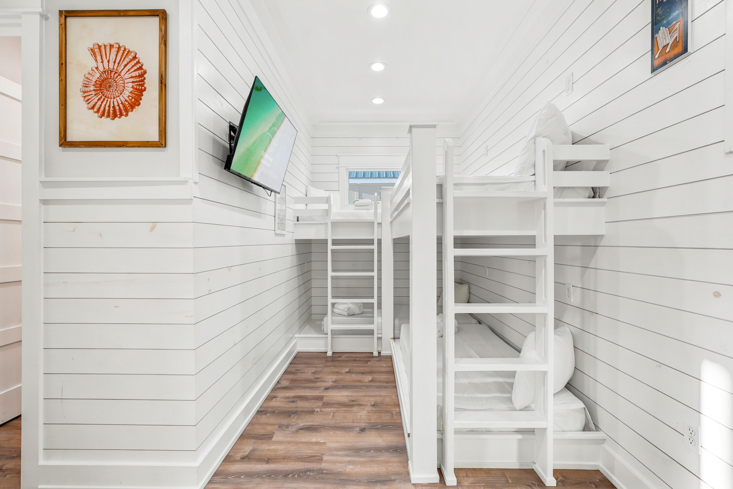 322 E Lakeshore Drive
